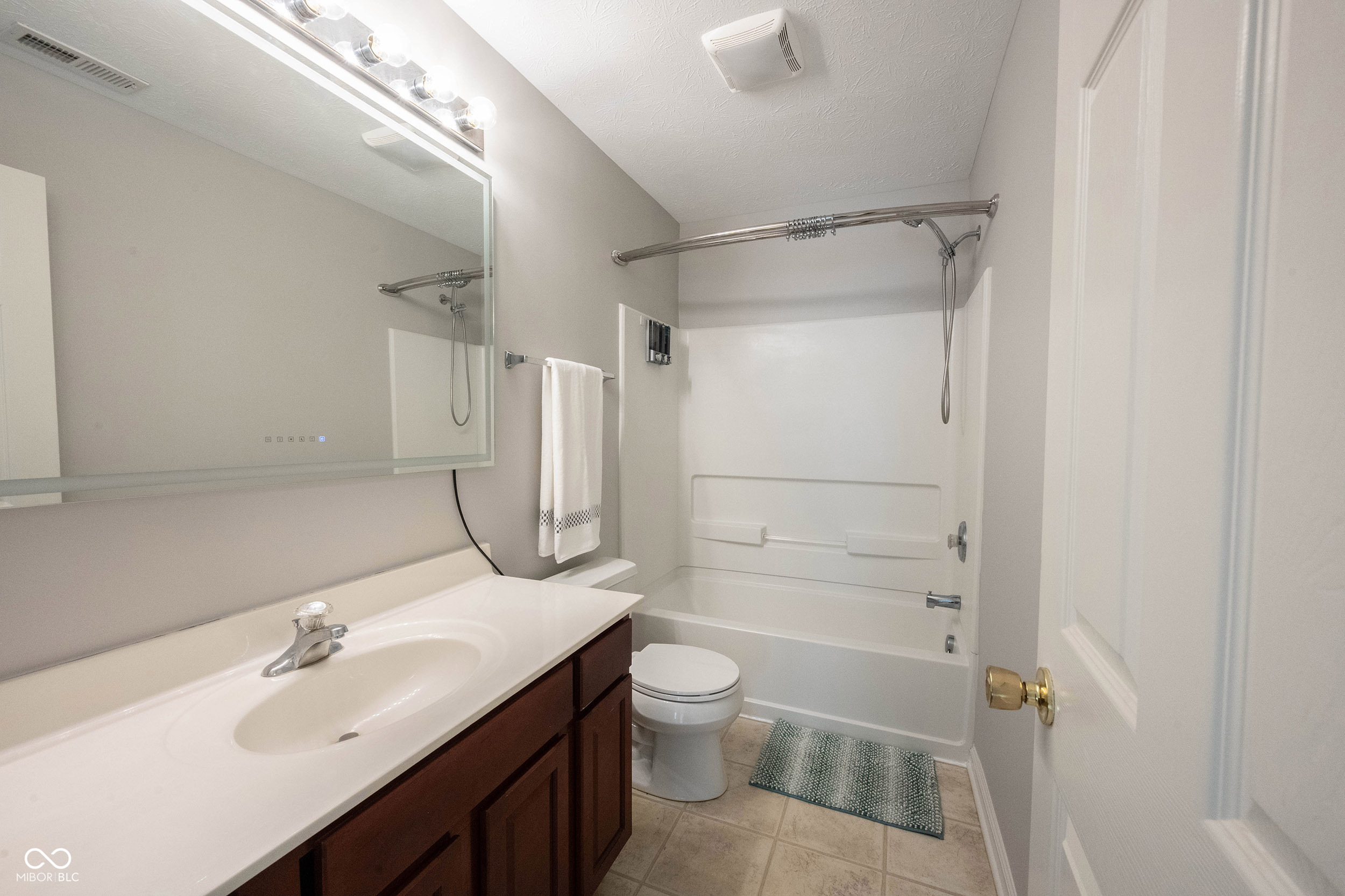 8748 N Autumnview Drive