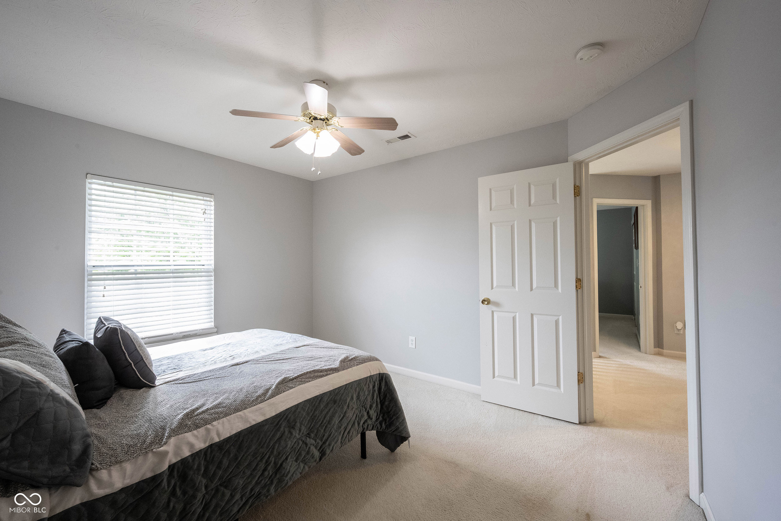 8748 N Autumnview Drive