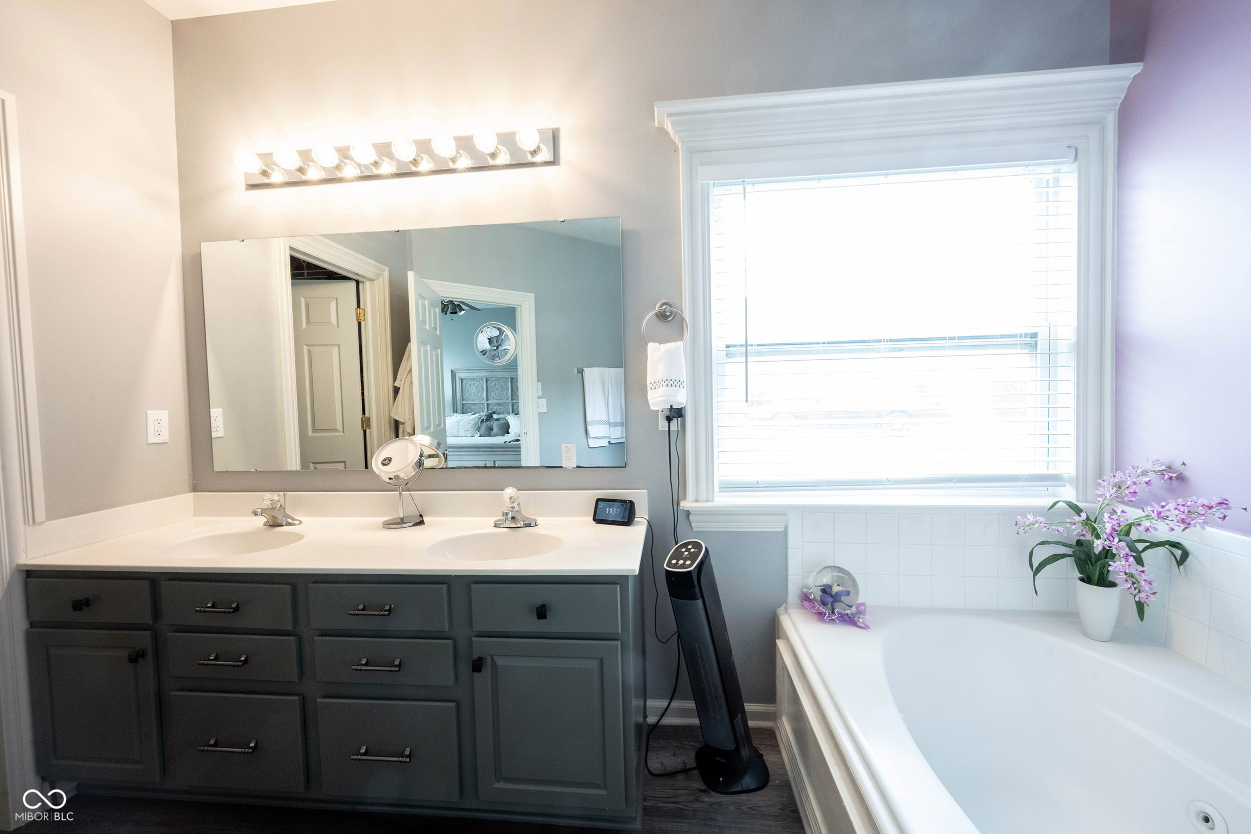 8748 N Autumnview Drive