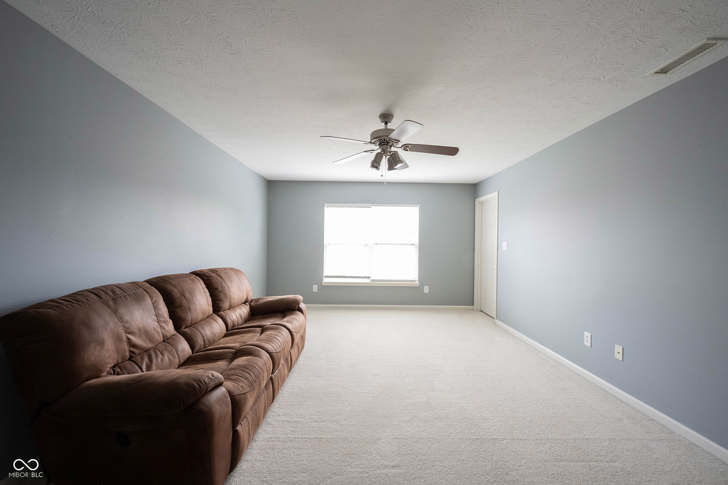 8748 N Autumnview Drive