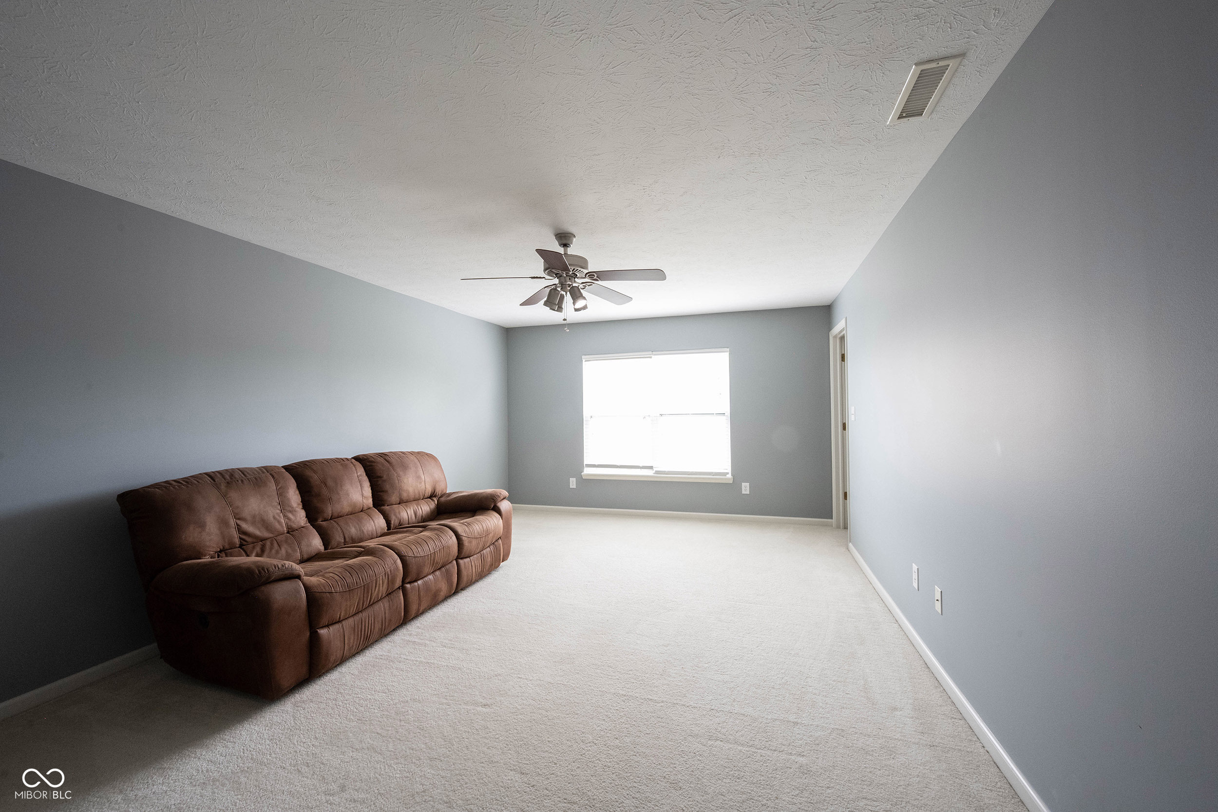 8748 N Autumnview Drive