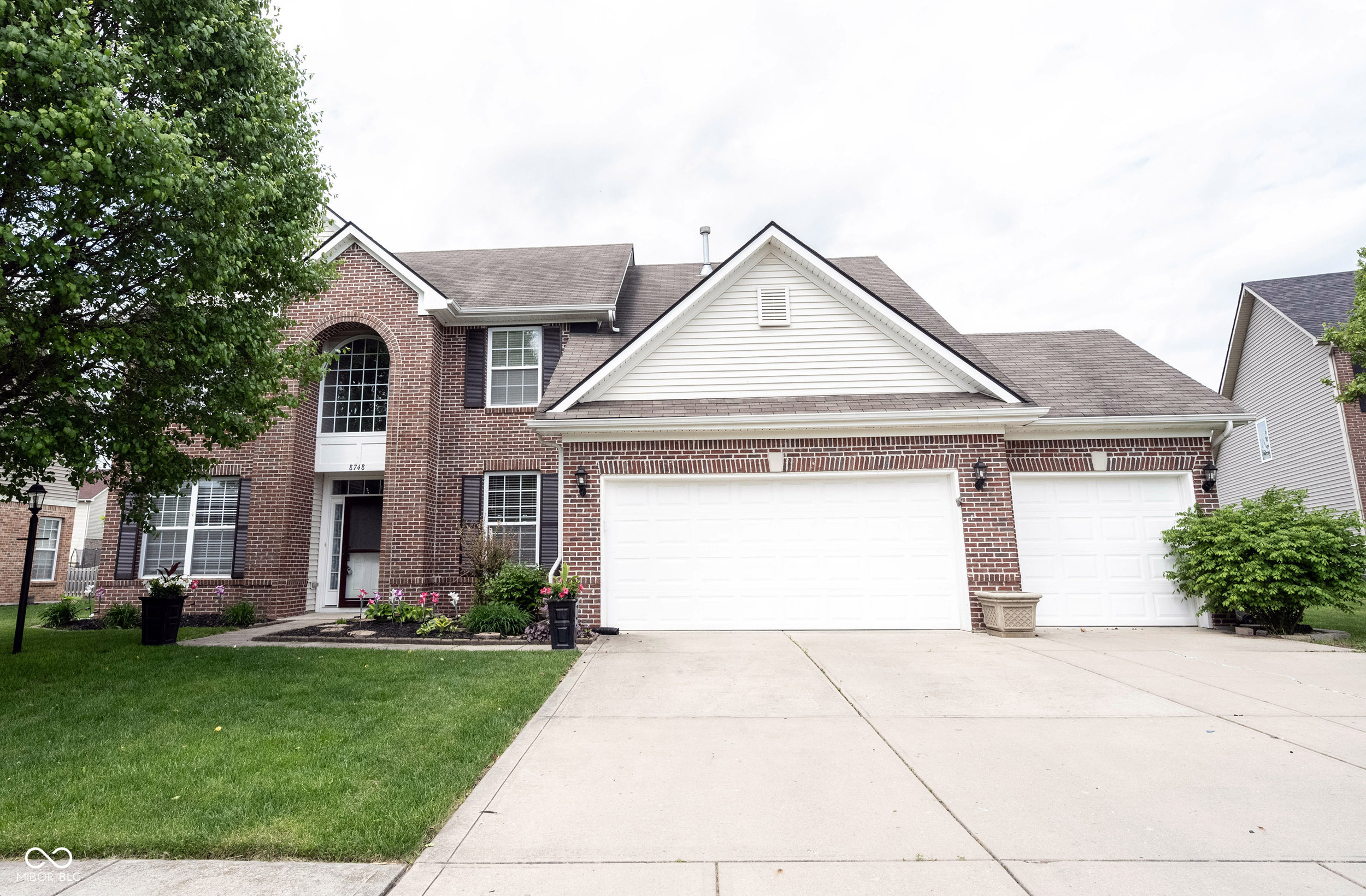 8748 N Autumnview Drive