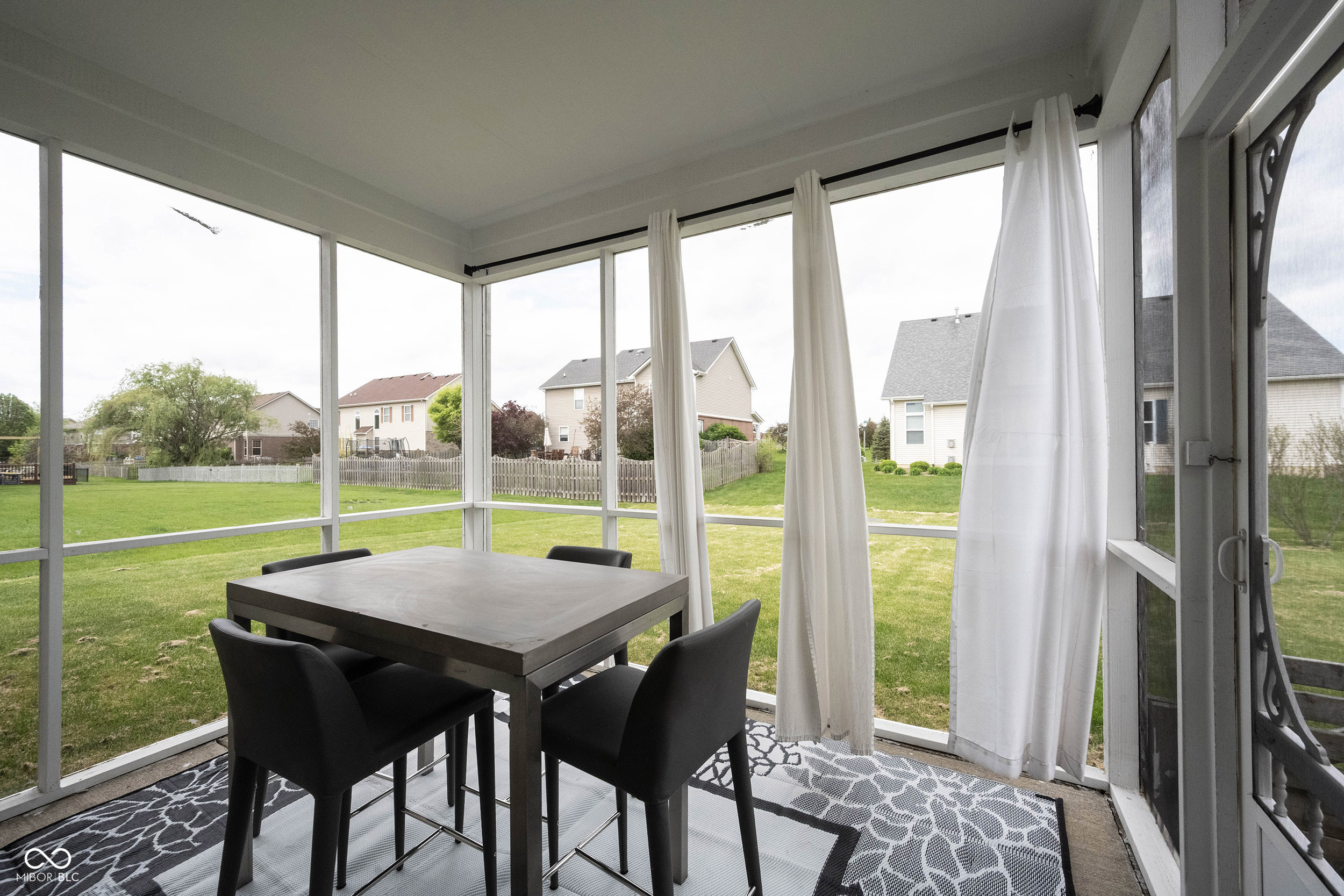 8748 N Autumnview Drive