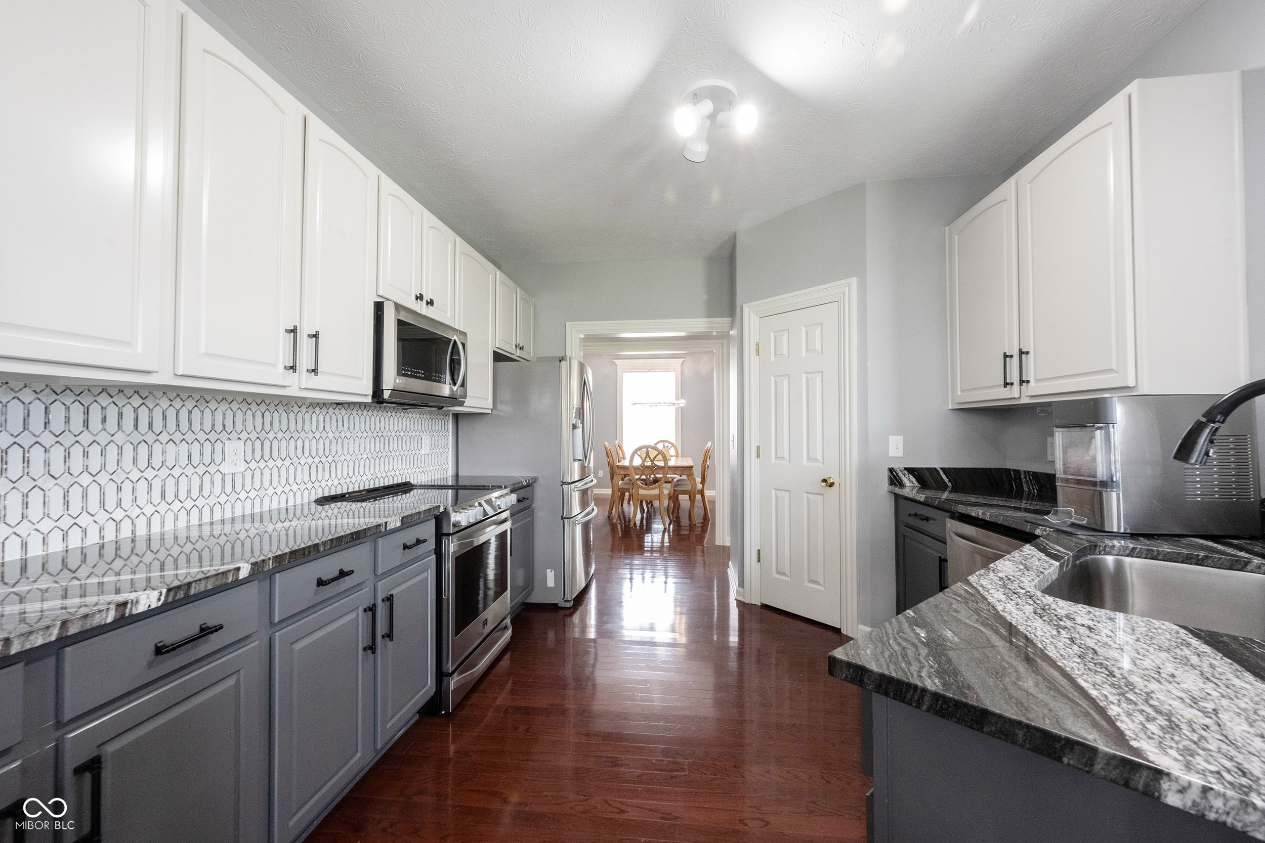 8748 N Autumnview Drive