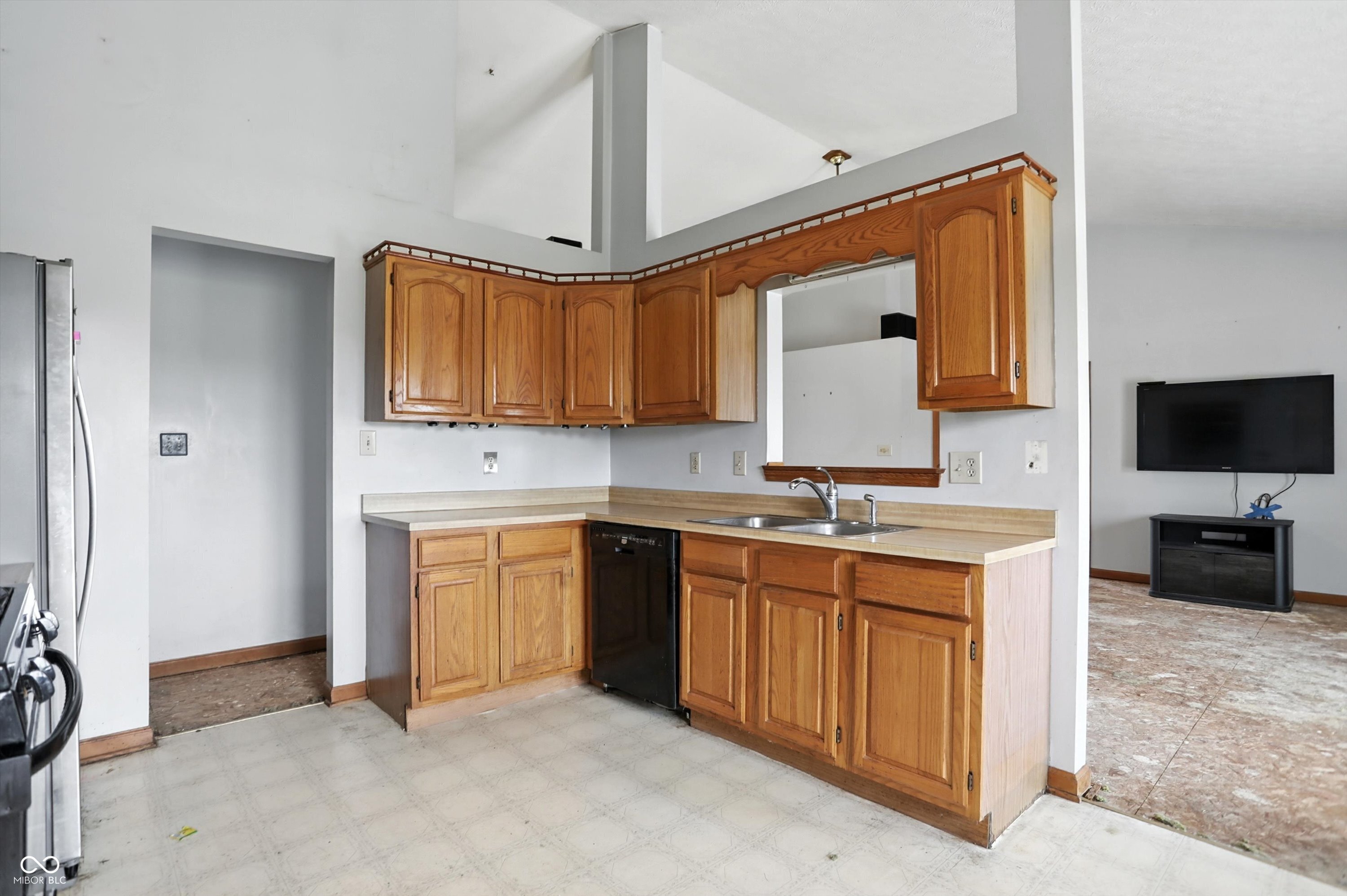 8163 N Frontage Road