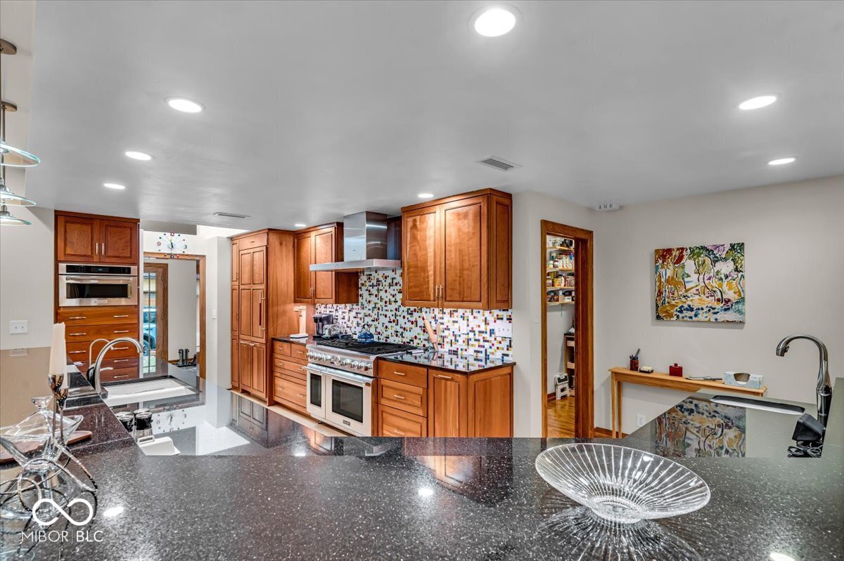 6465 Lawrence Drive