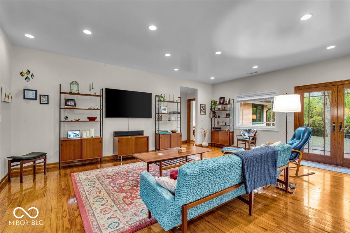 6465 Lawrence Drive