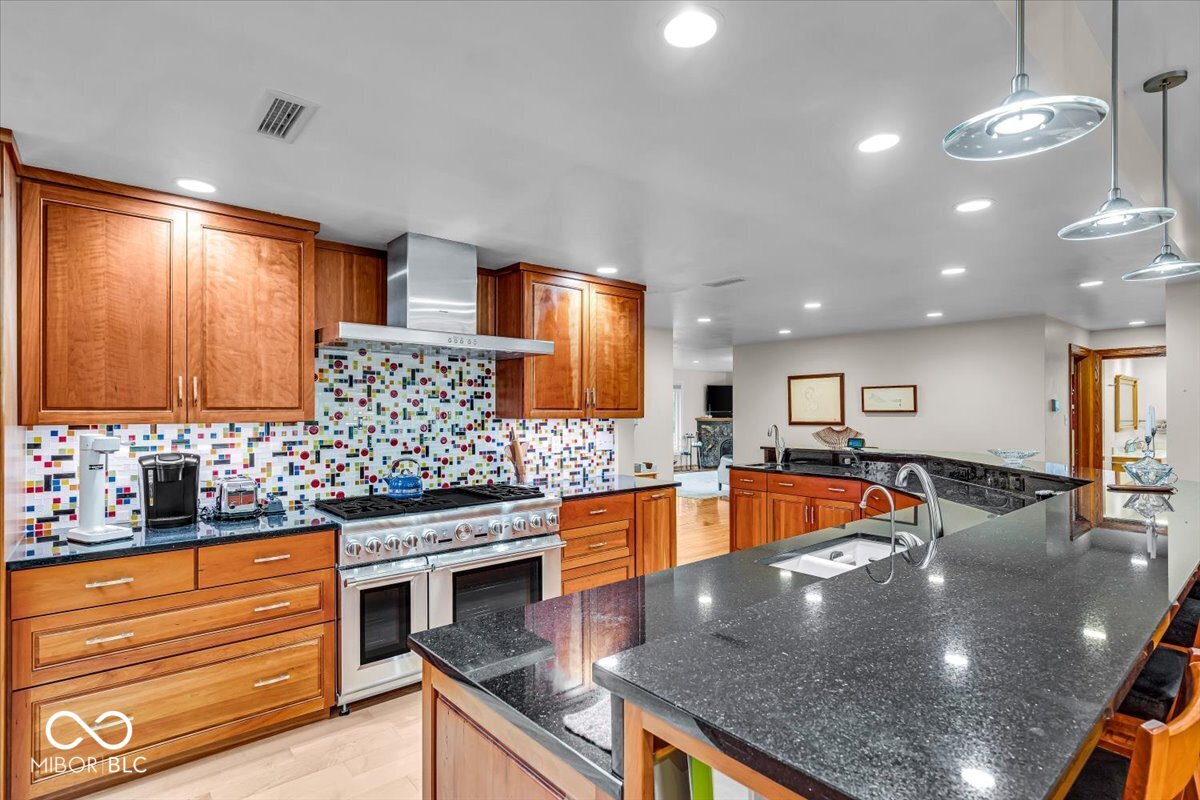 6465 Lawrence Drive
