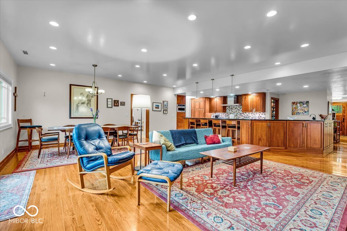 6465 Lawrence Drive