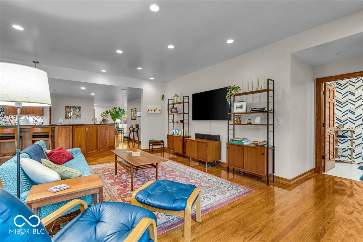 6465 Lawrence Drive