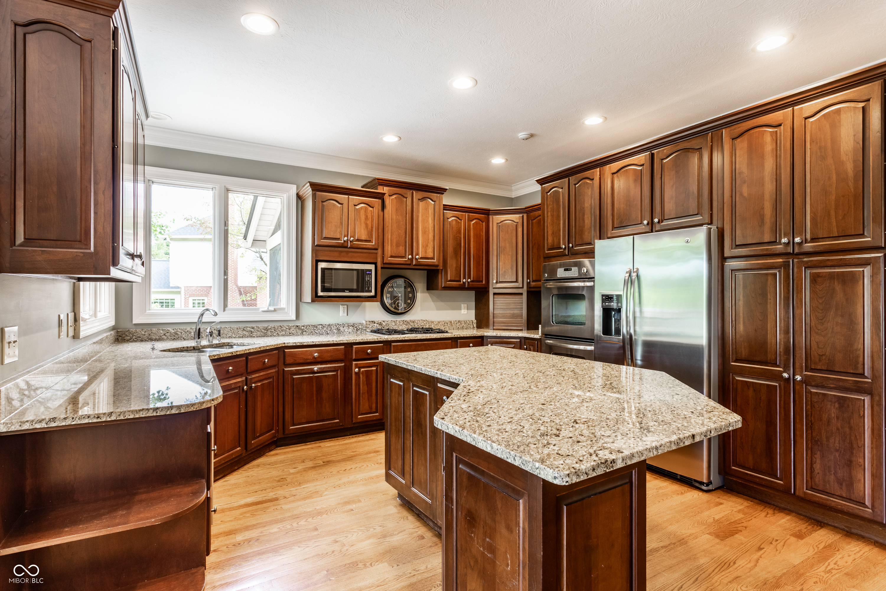 10554 Hyde Park