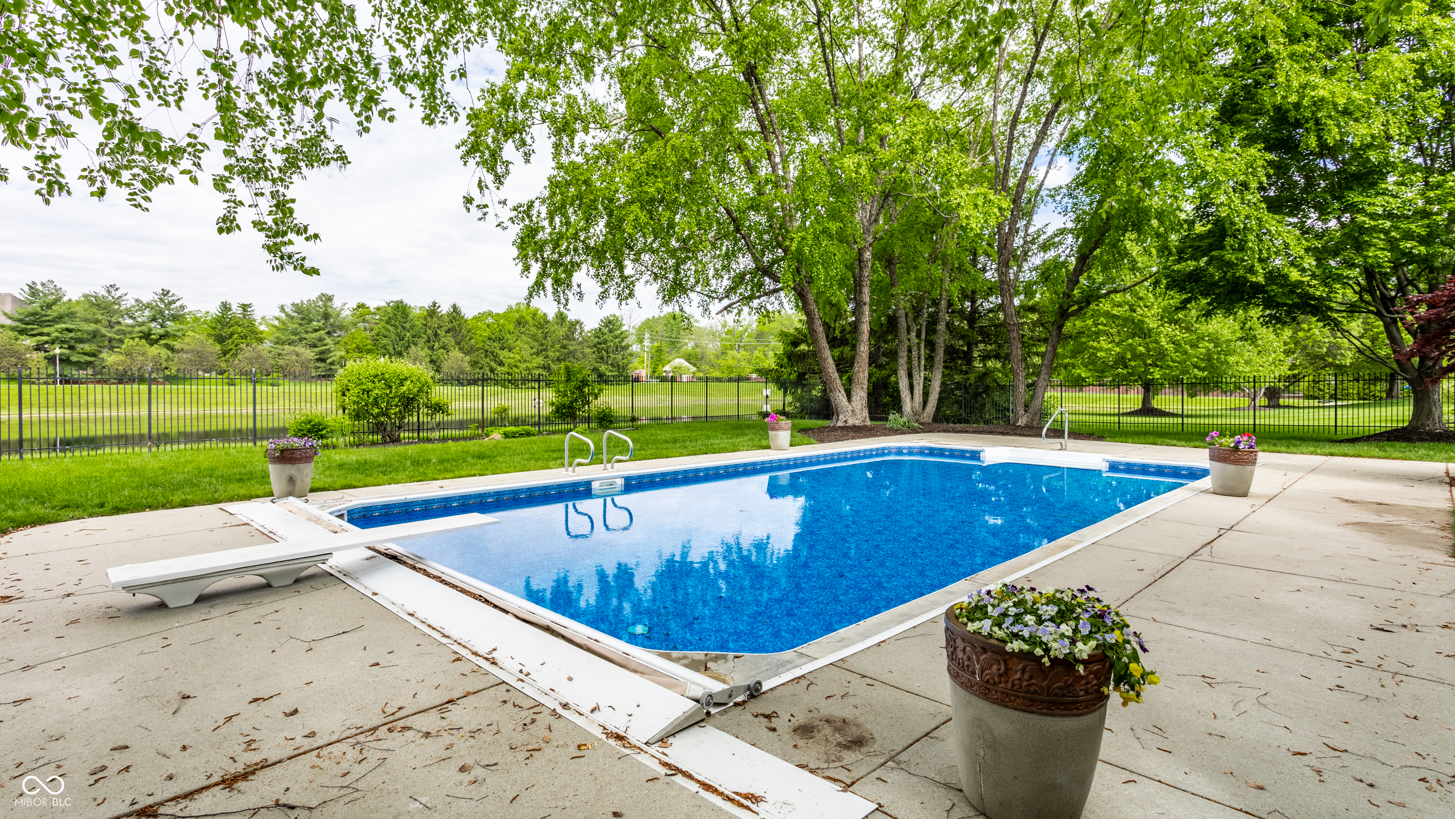 10554 Hyde Park