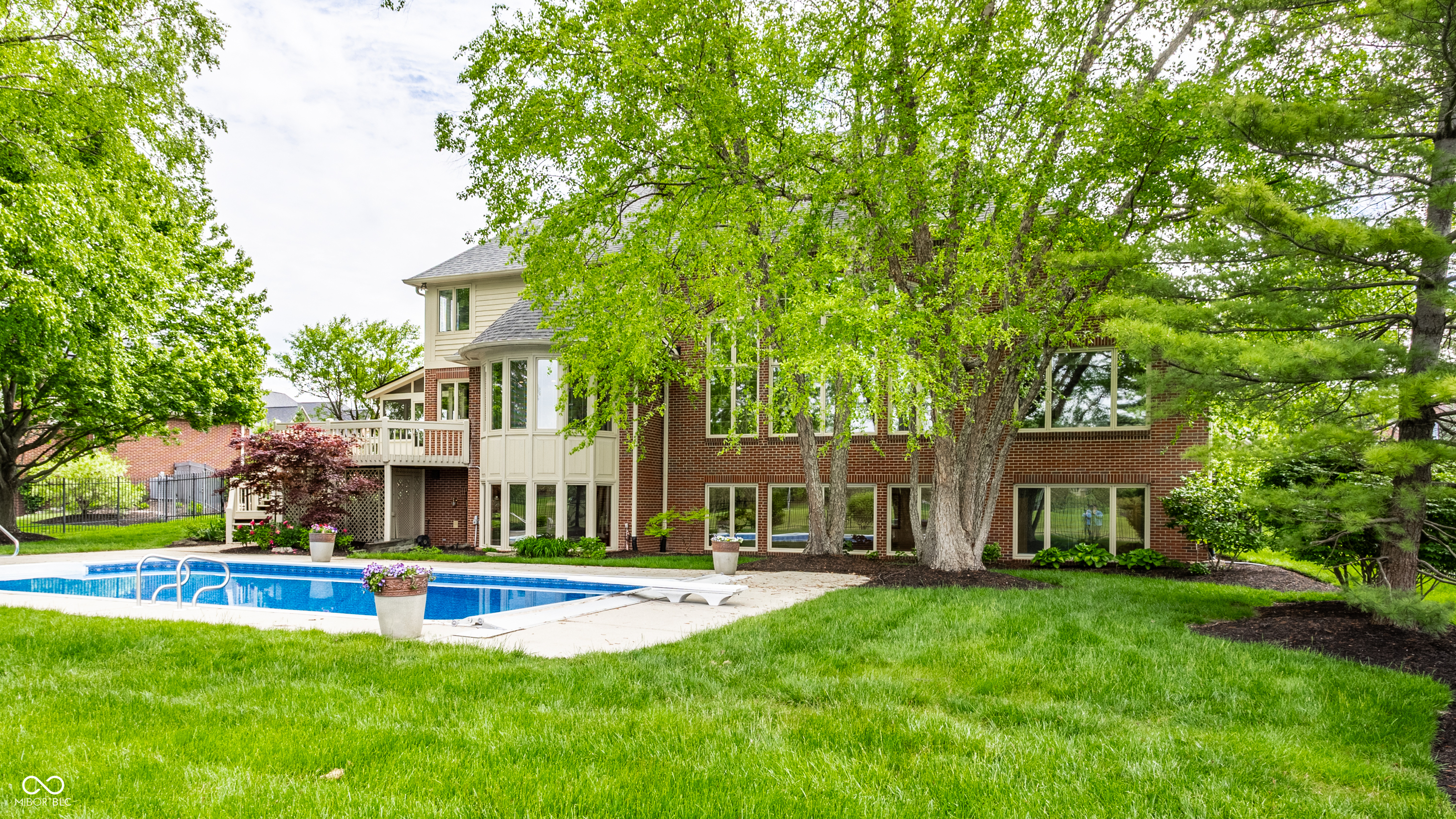 10554 Hyde Park
