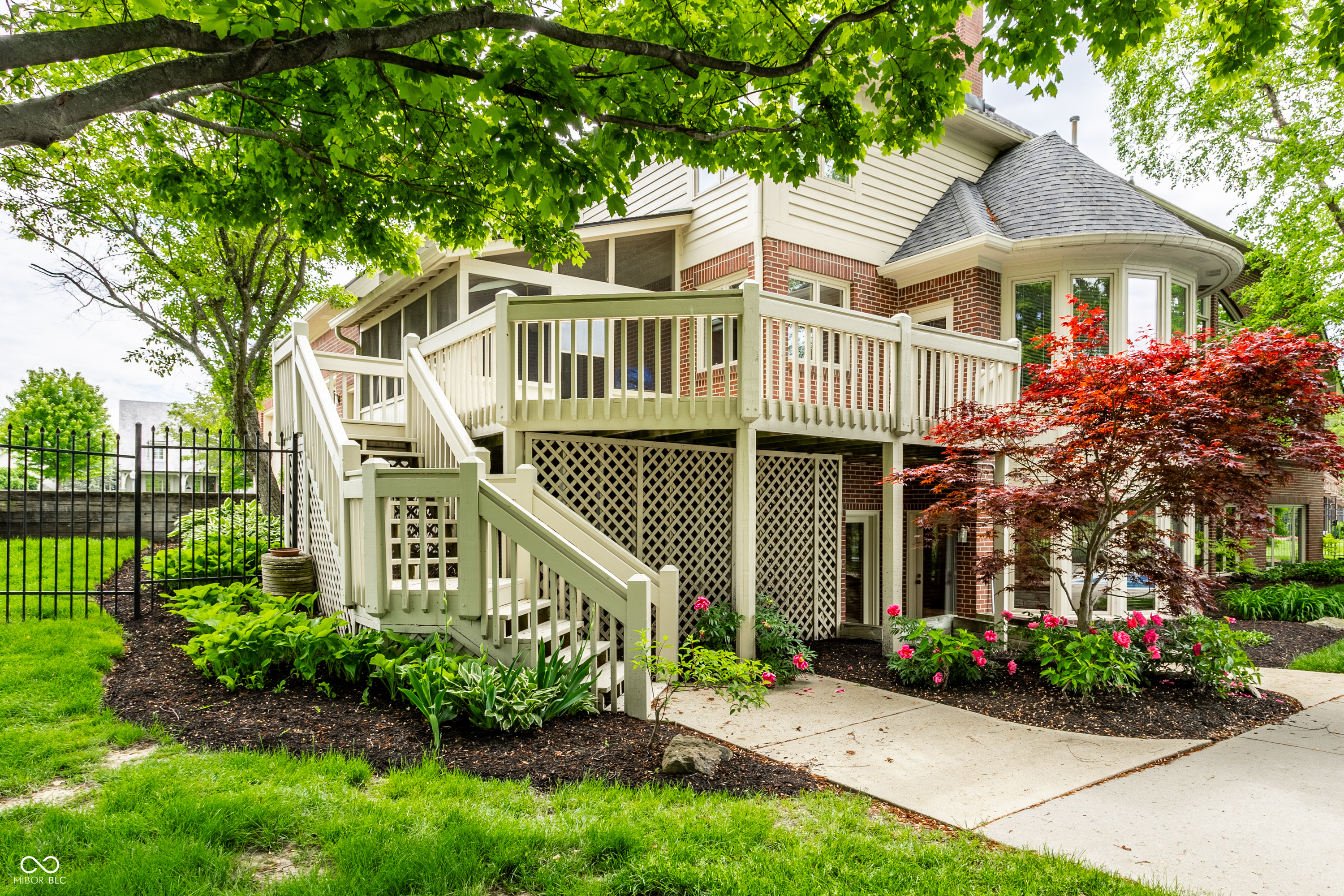 10554 Hyde Park