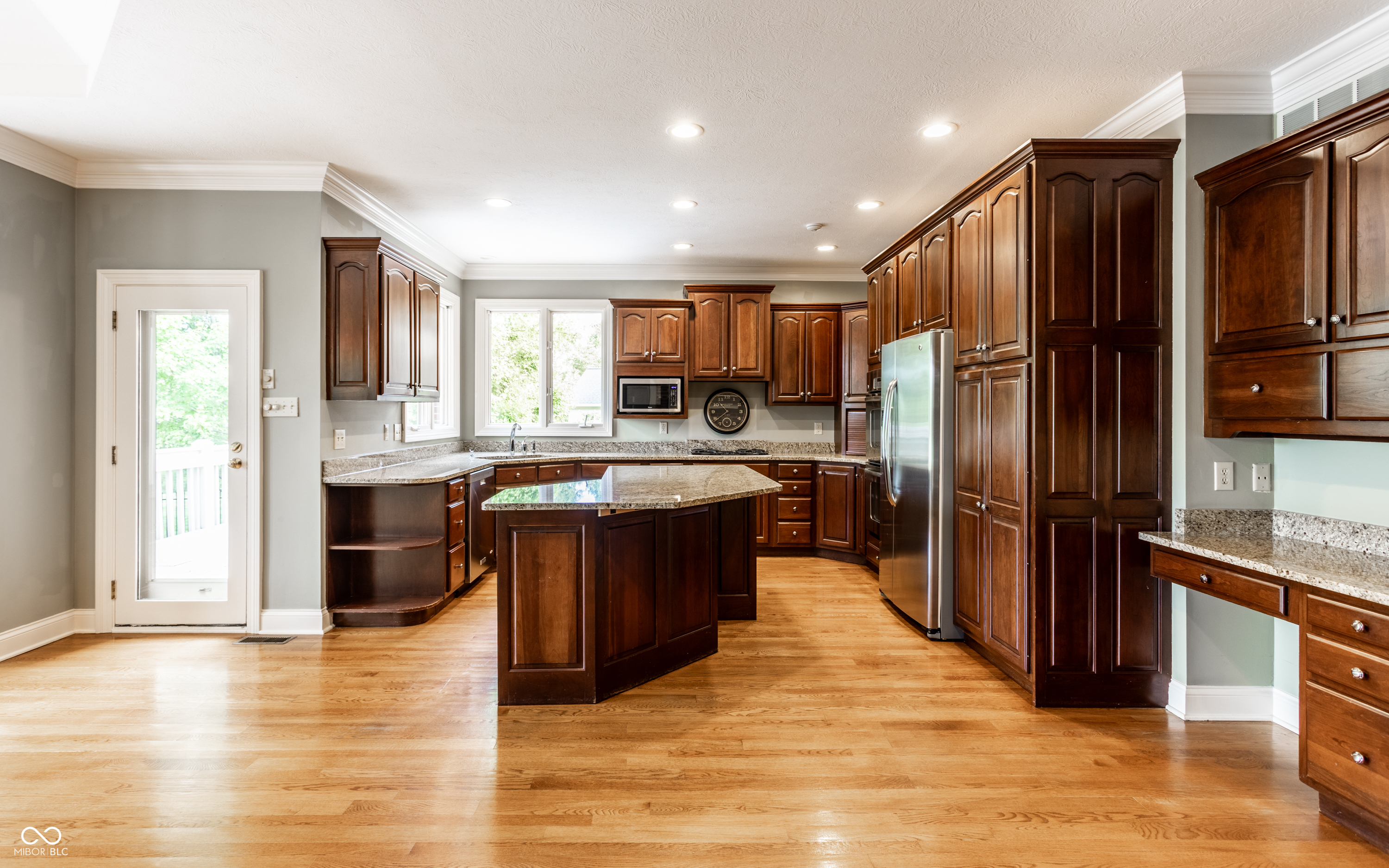 10554 Hyde Park