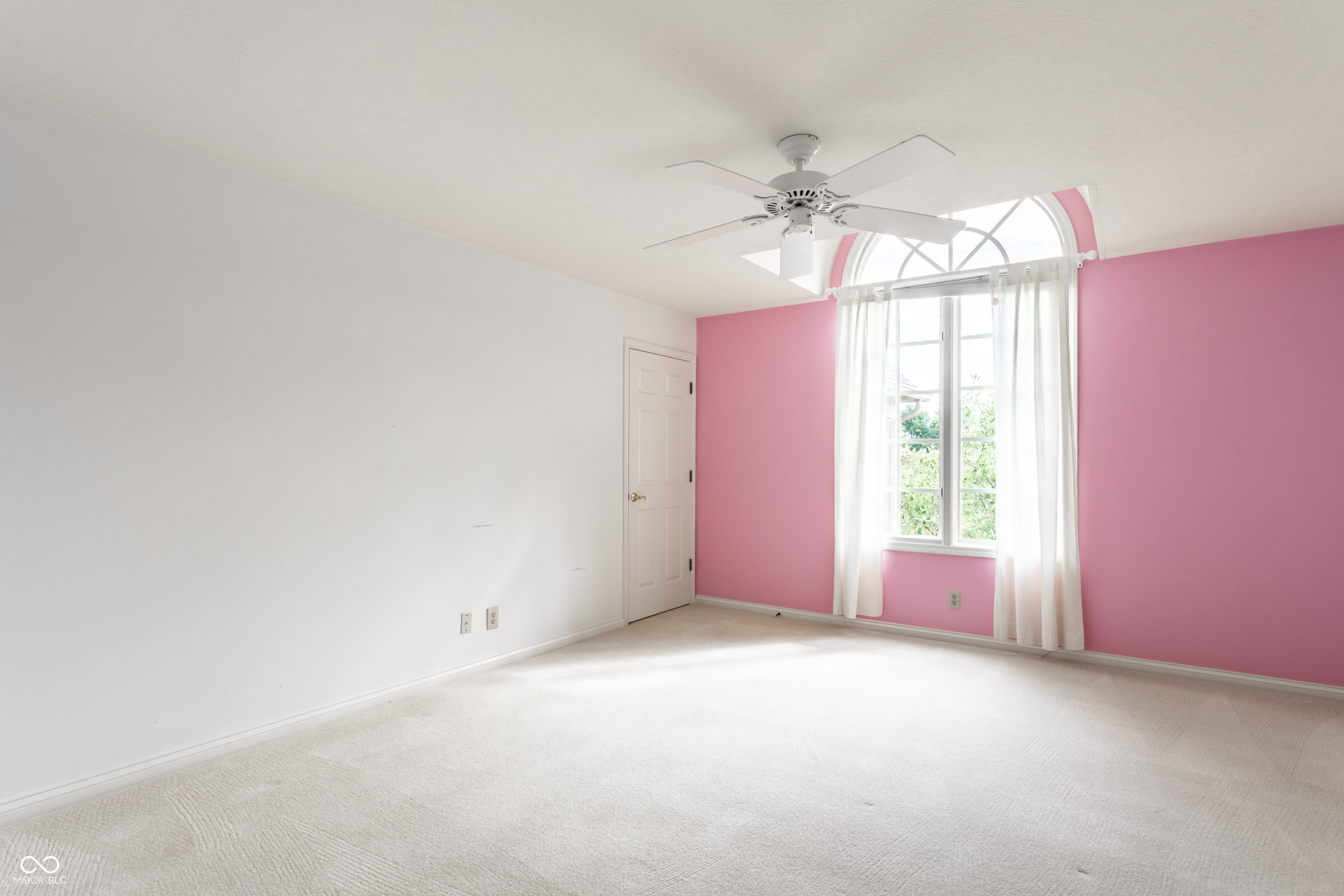 10554 Hyde Park