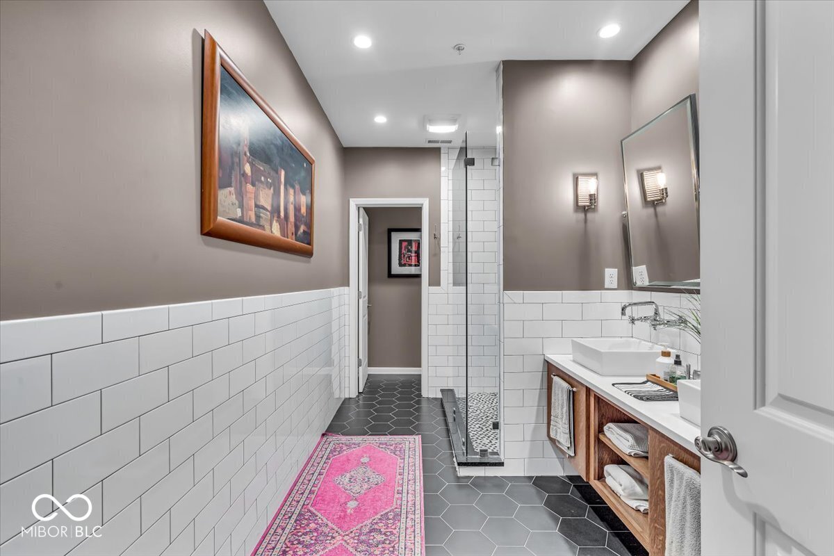 630 N College Avenue Unit: 105