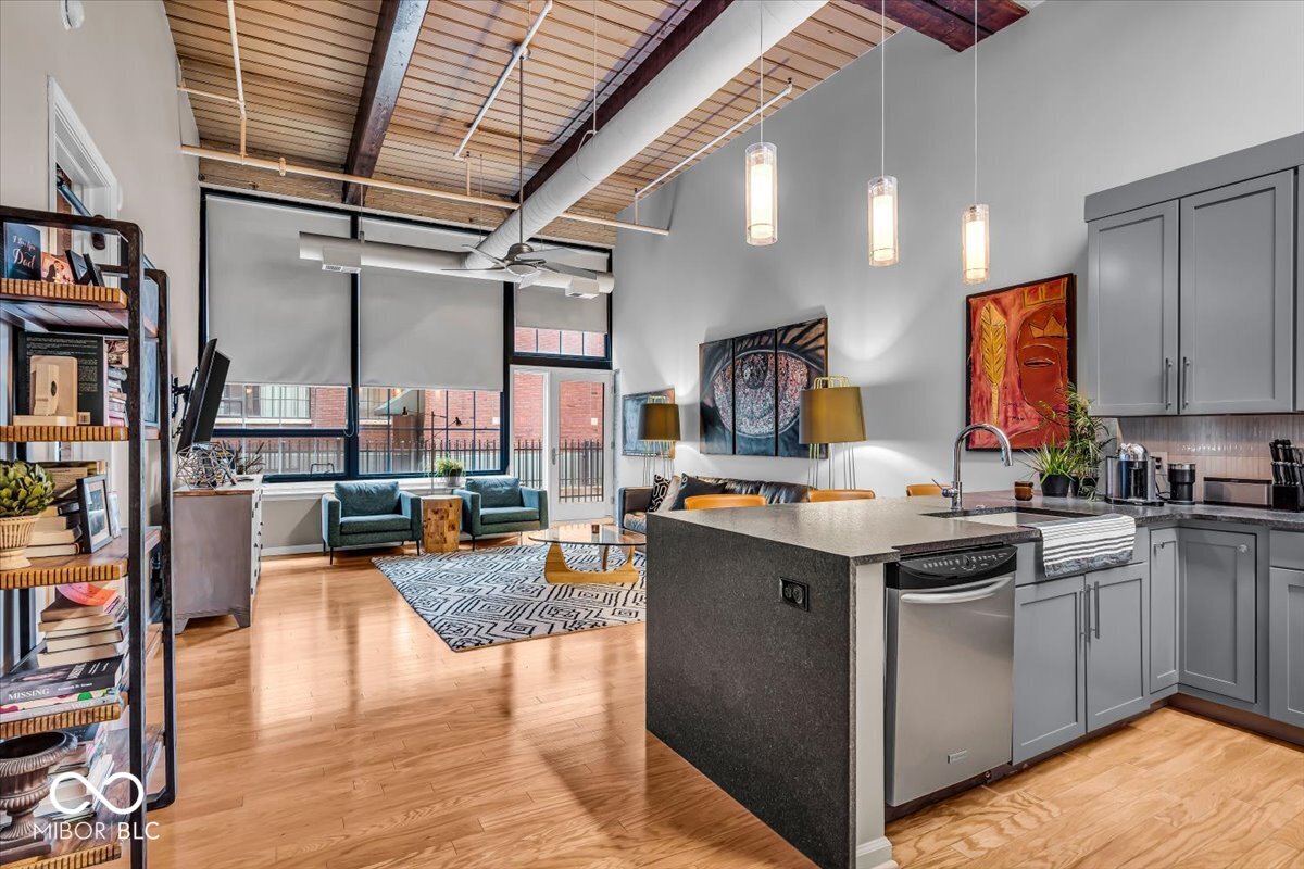 630 N College Avenue Unit: 105