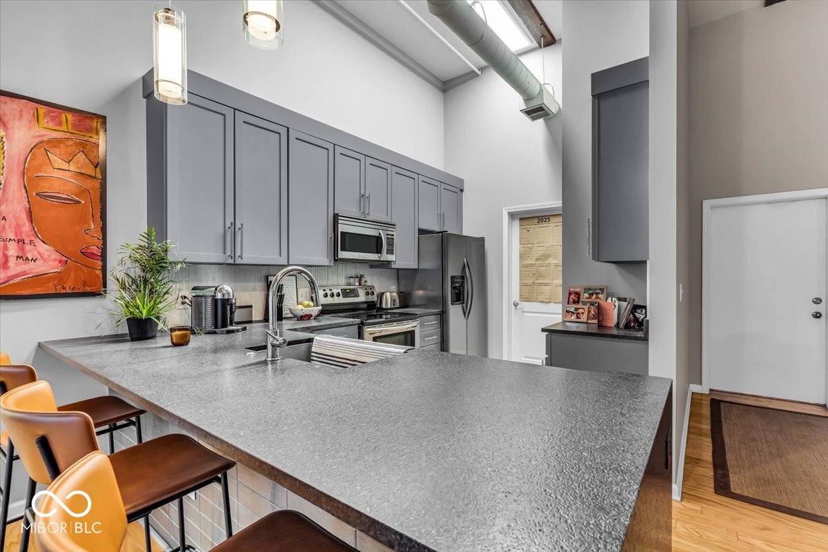 630 N College Avenue Unit: 105