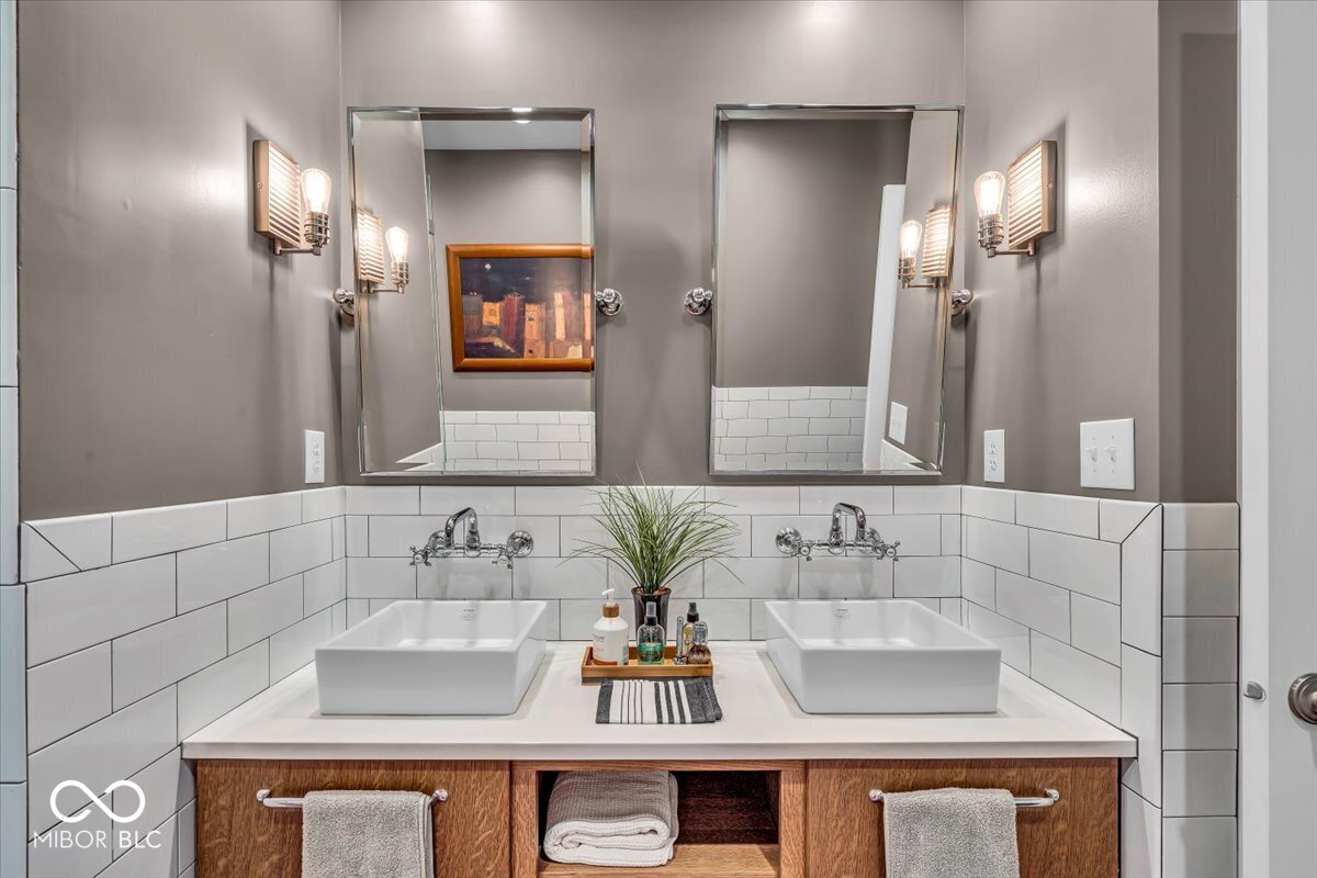 630 N College Avenue Unit: 105