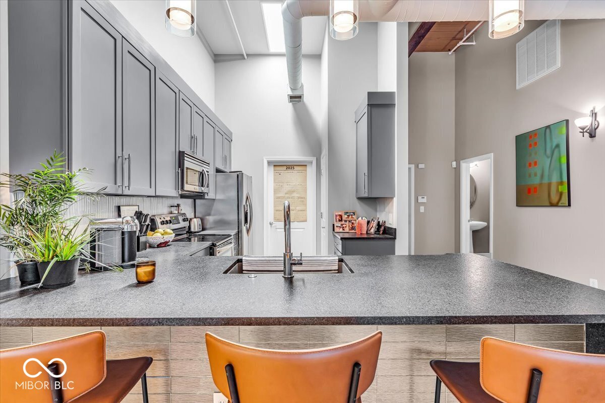 630 N College Avenue Unit: 105