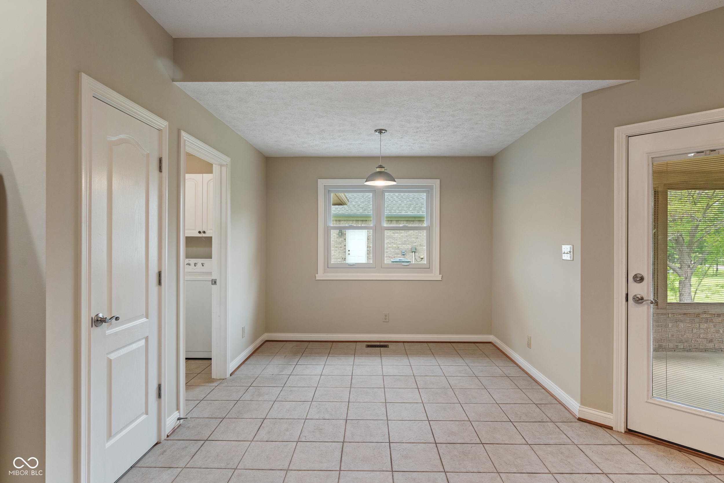 2422 Oak Drive