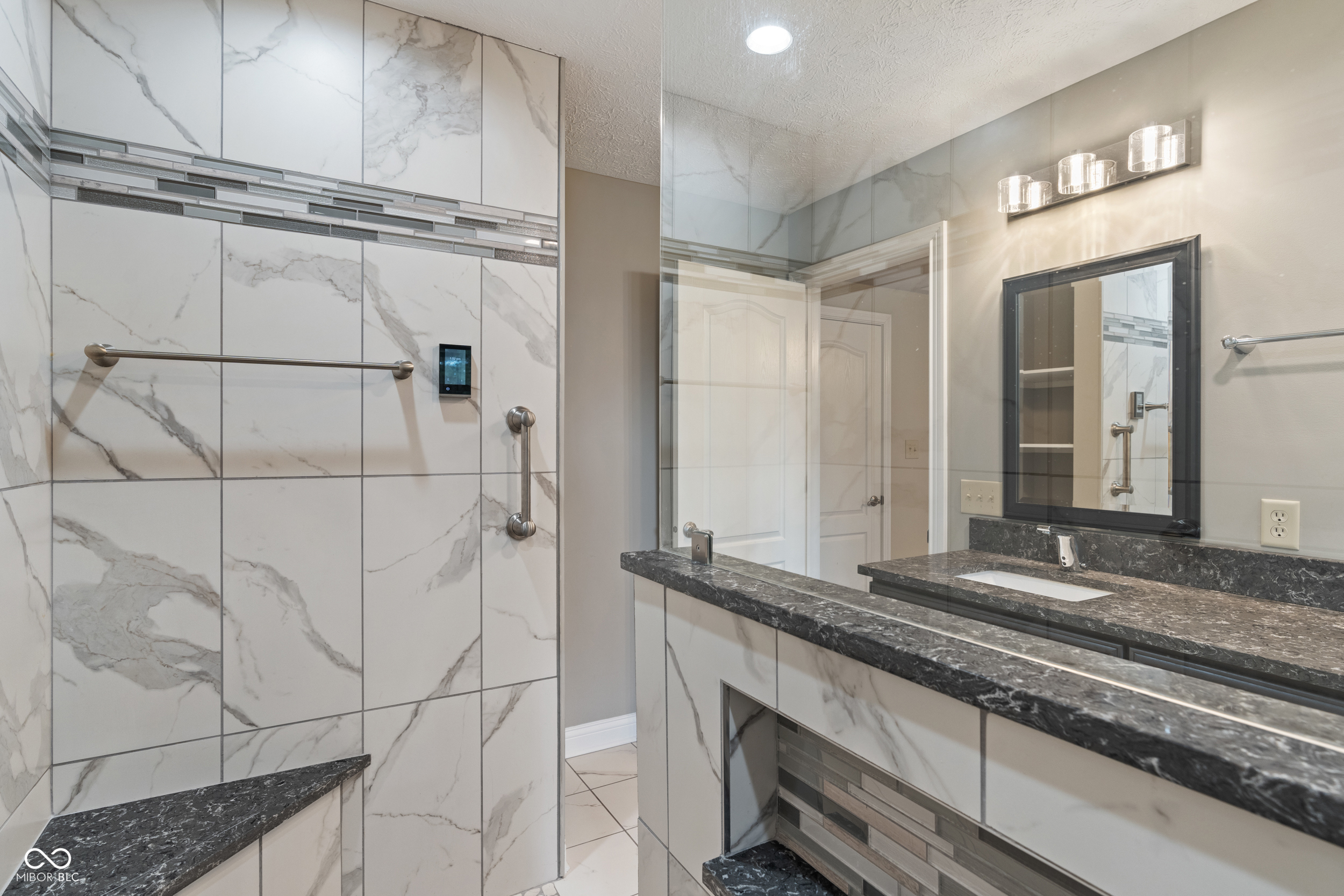 2422 Oak Drive
