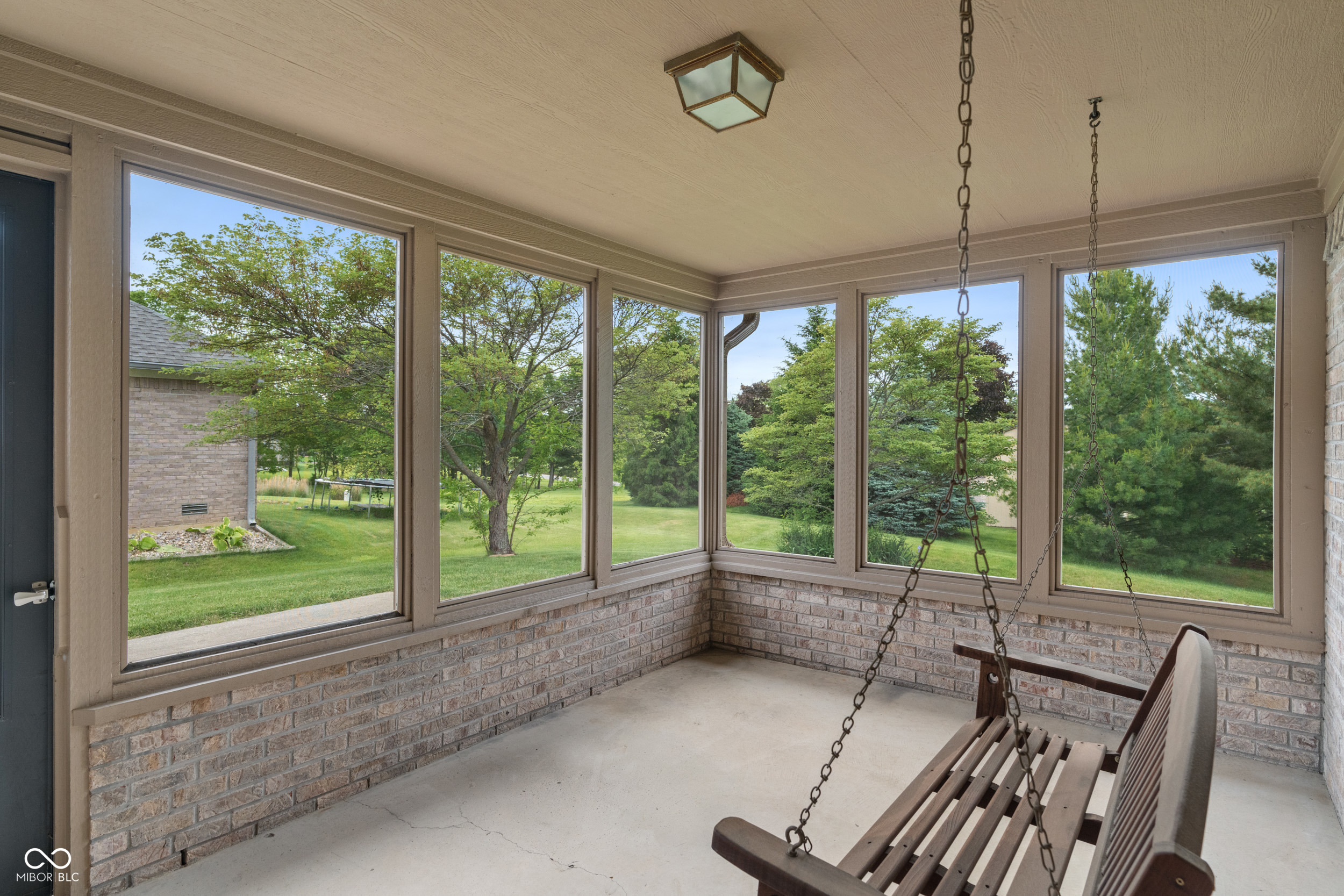 2422 Oak Drive