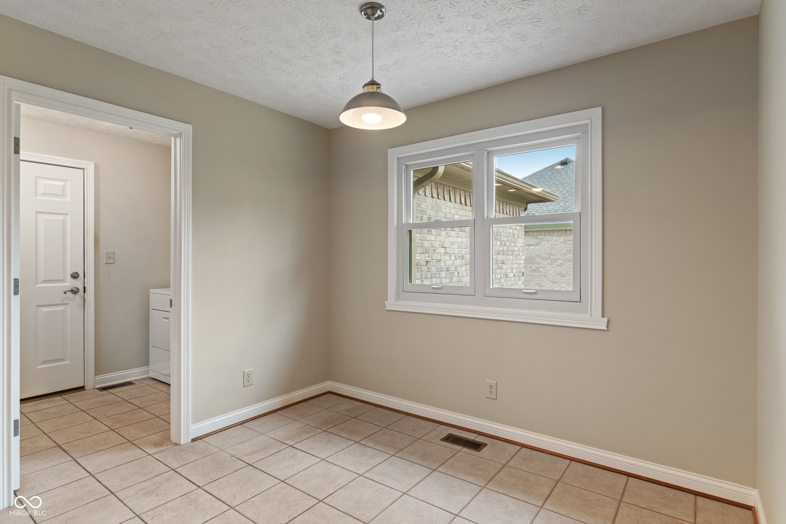 2422 Oak Drive