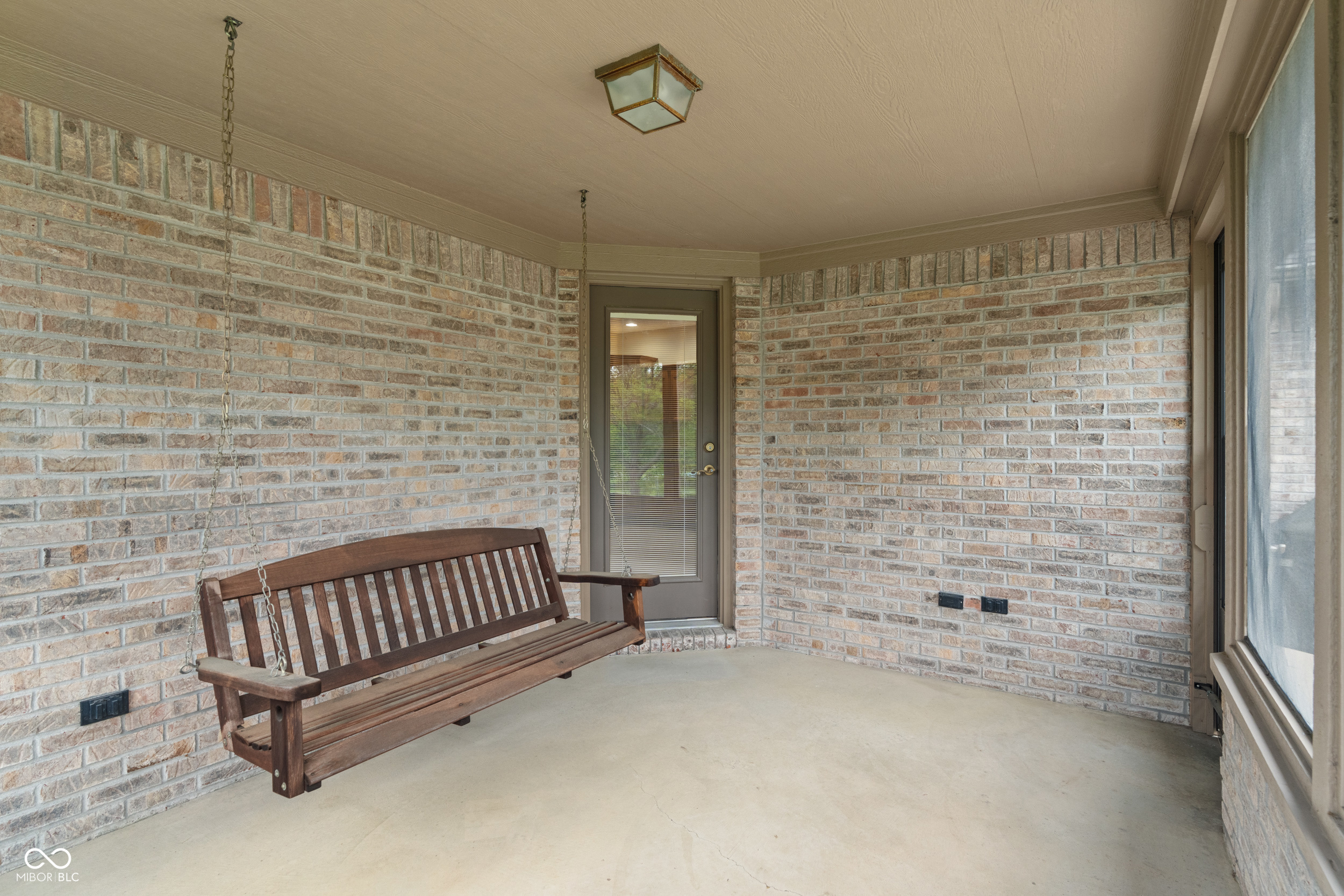 2422 Oak Drive