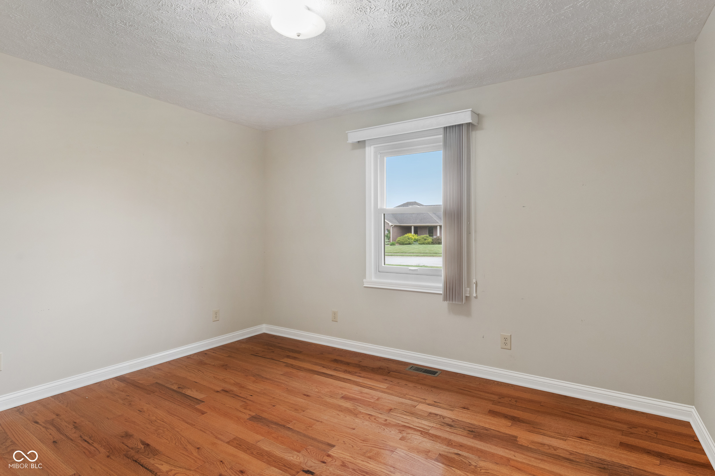 2422 Oak Drive