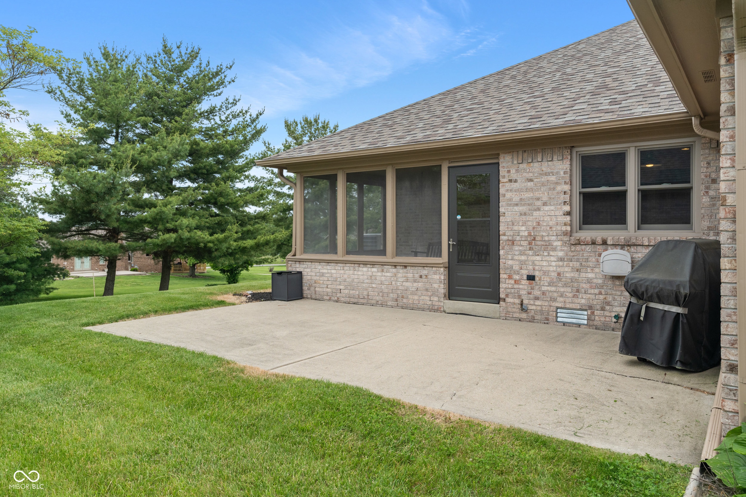 2422 Oak Drive