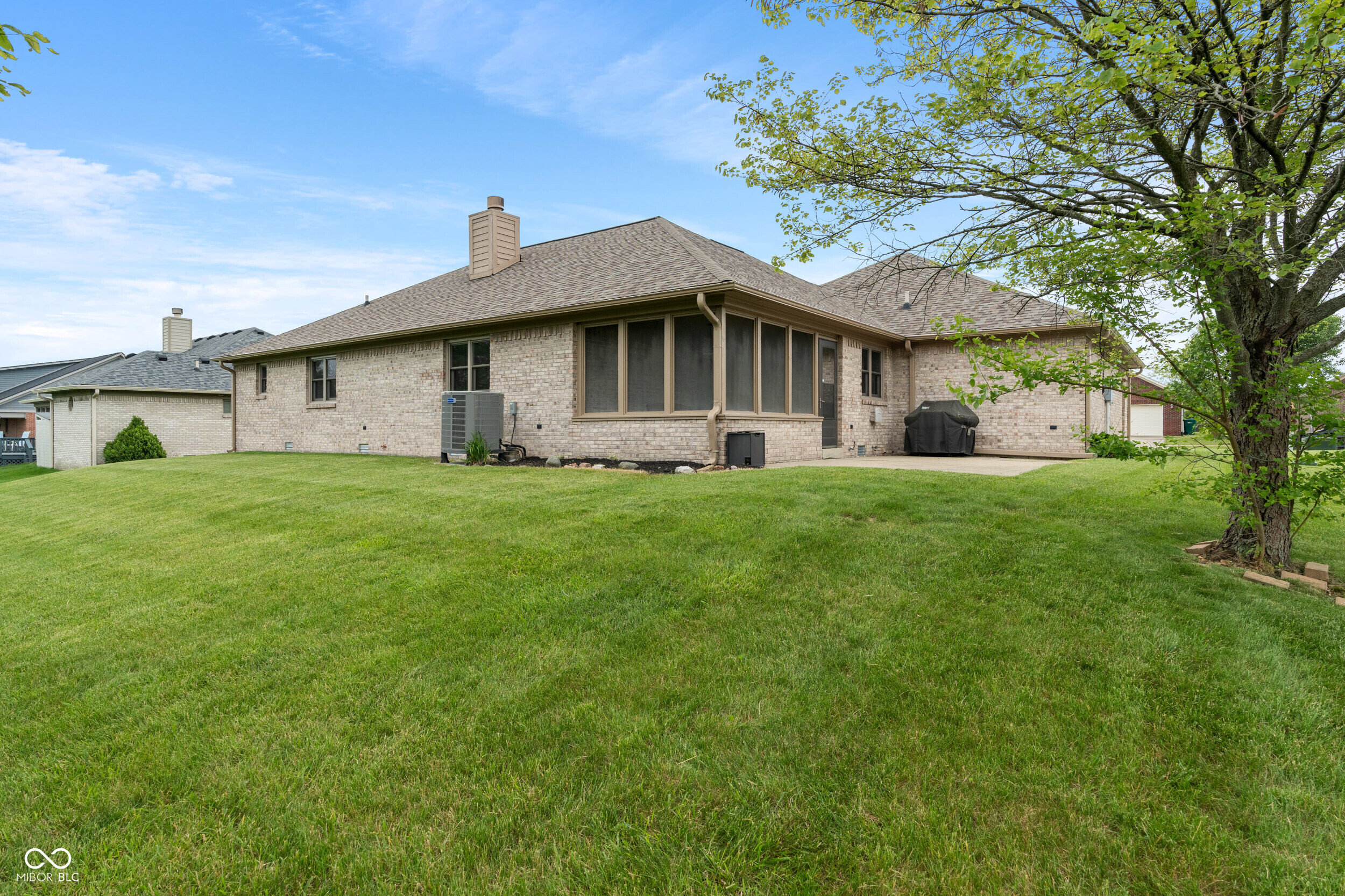 2422 Oak Drive