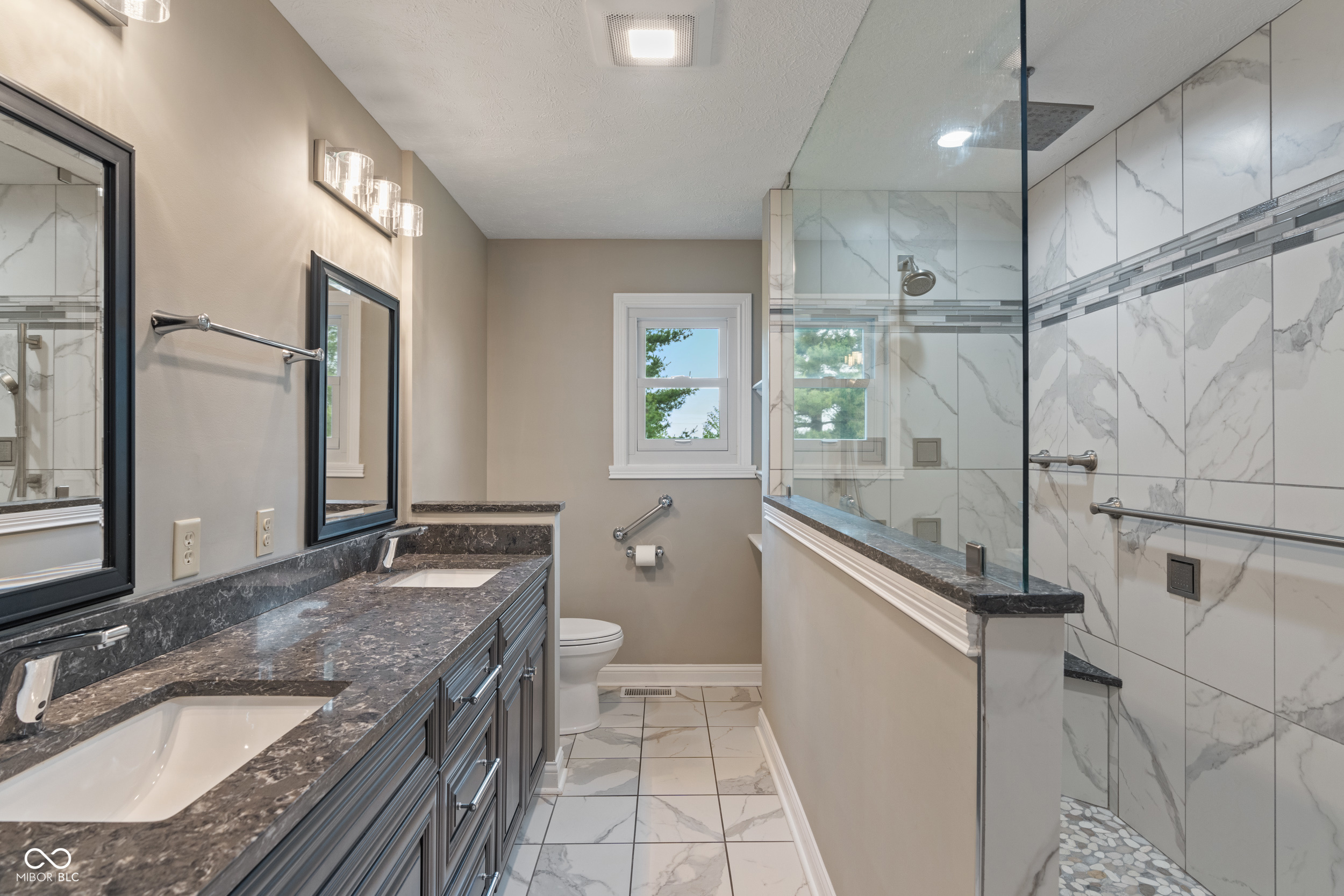 2422 Oak Drive