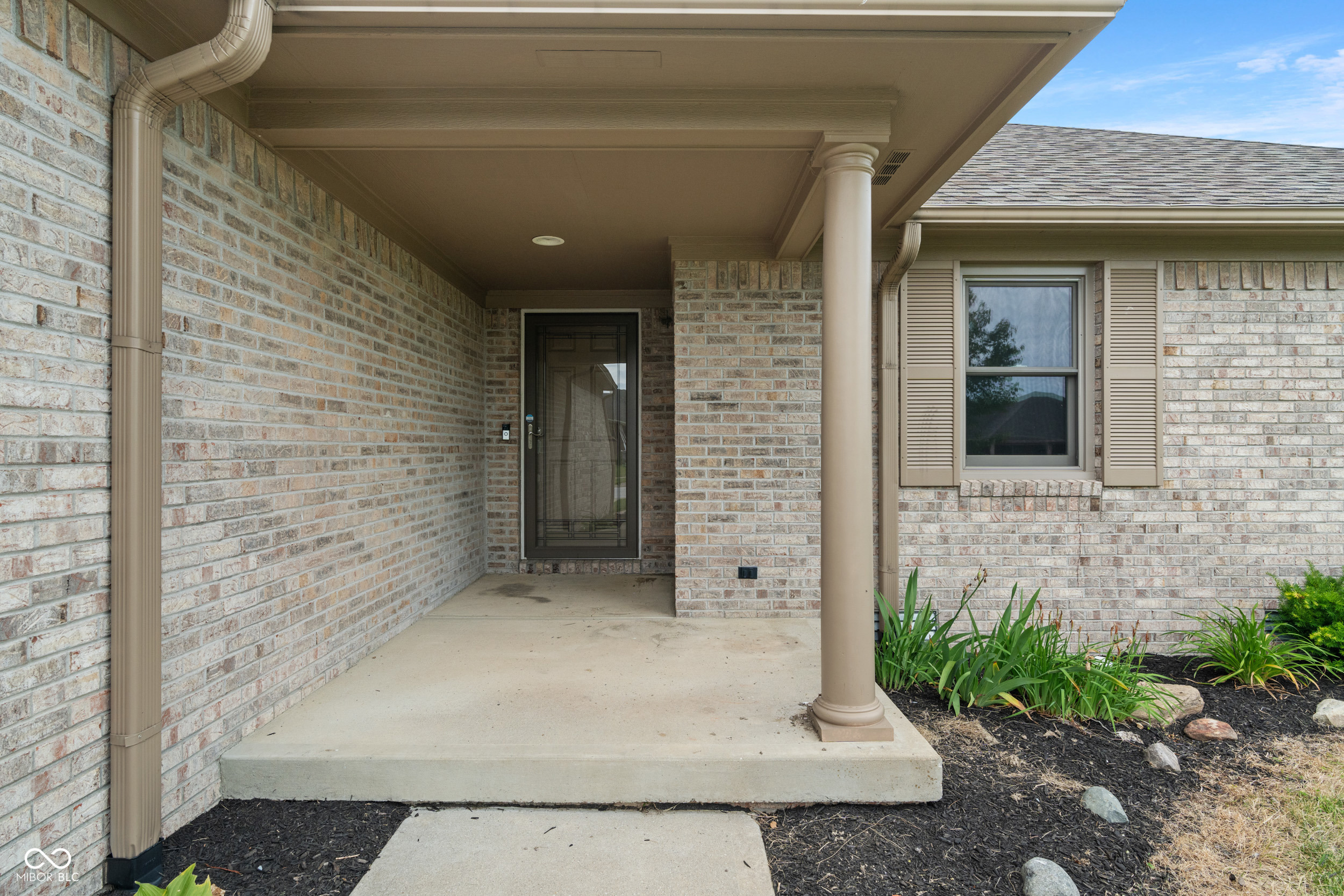 2422 Oak Drive
