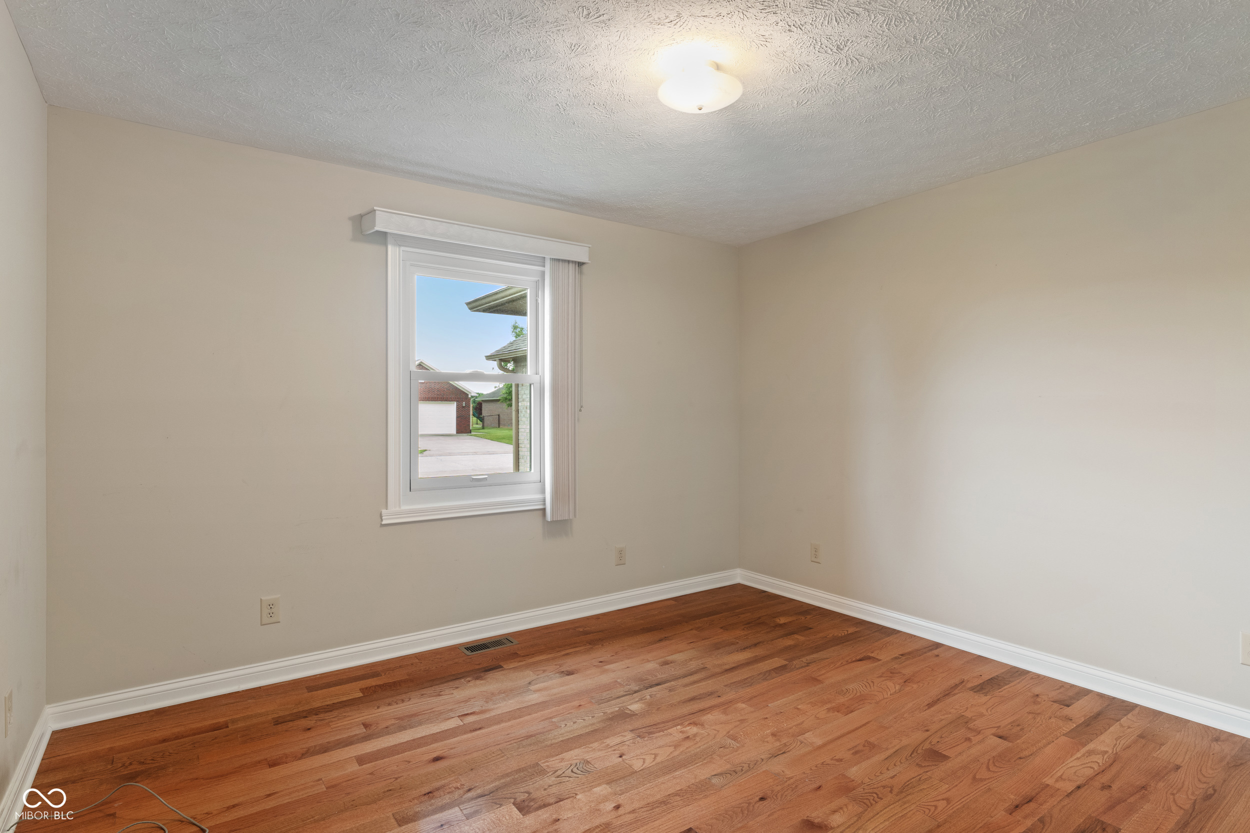 2422 Oak Drive
