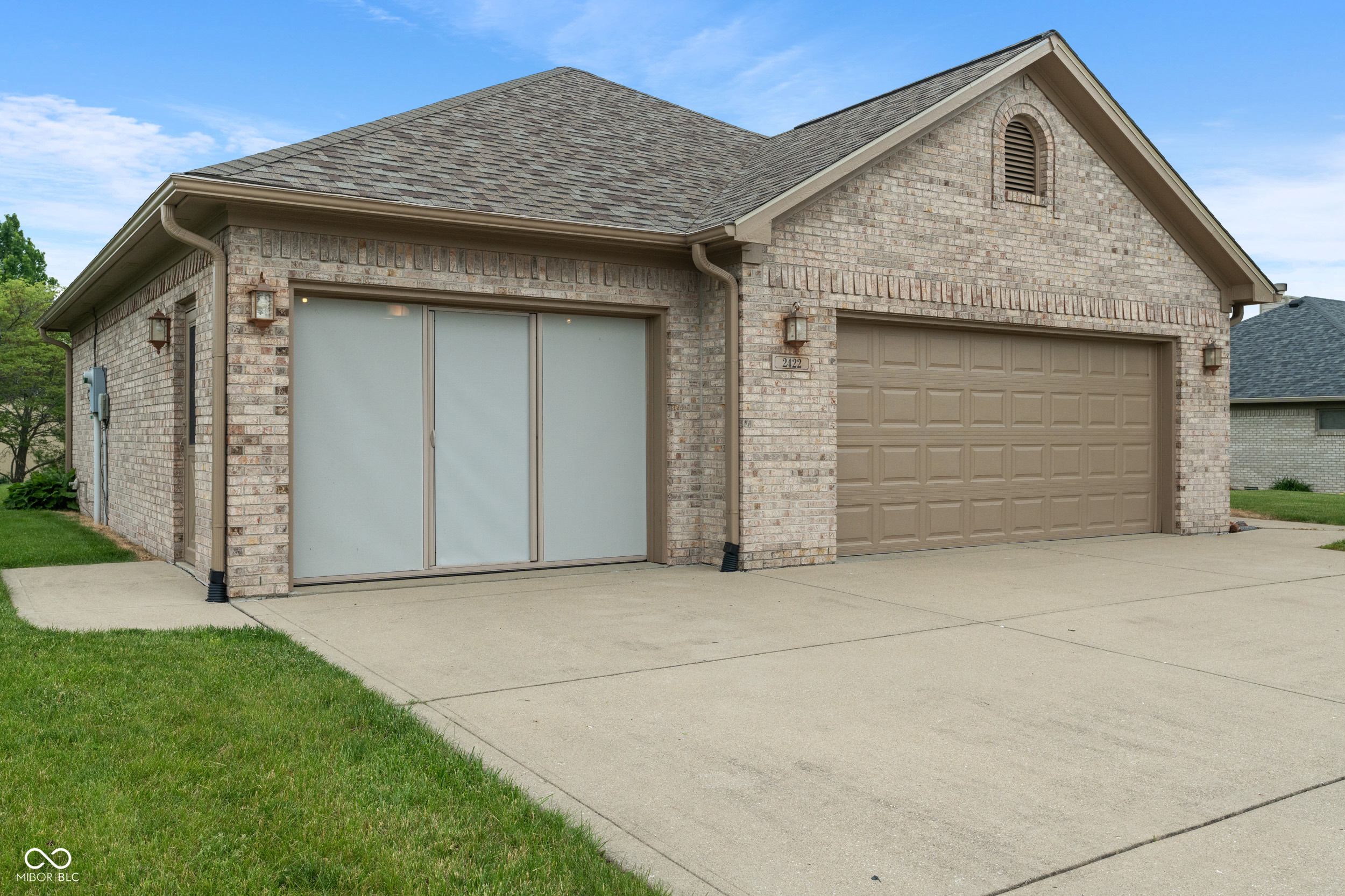 2422 Oak Drive