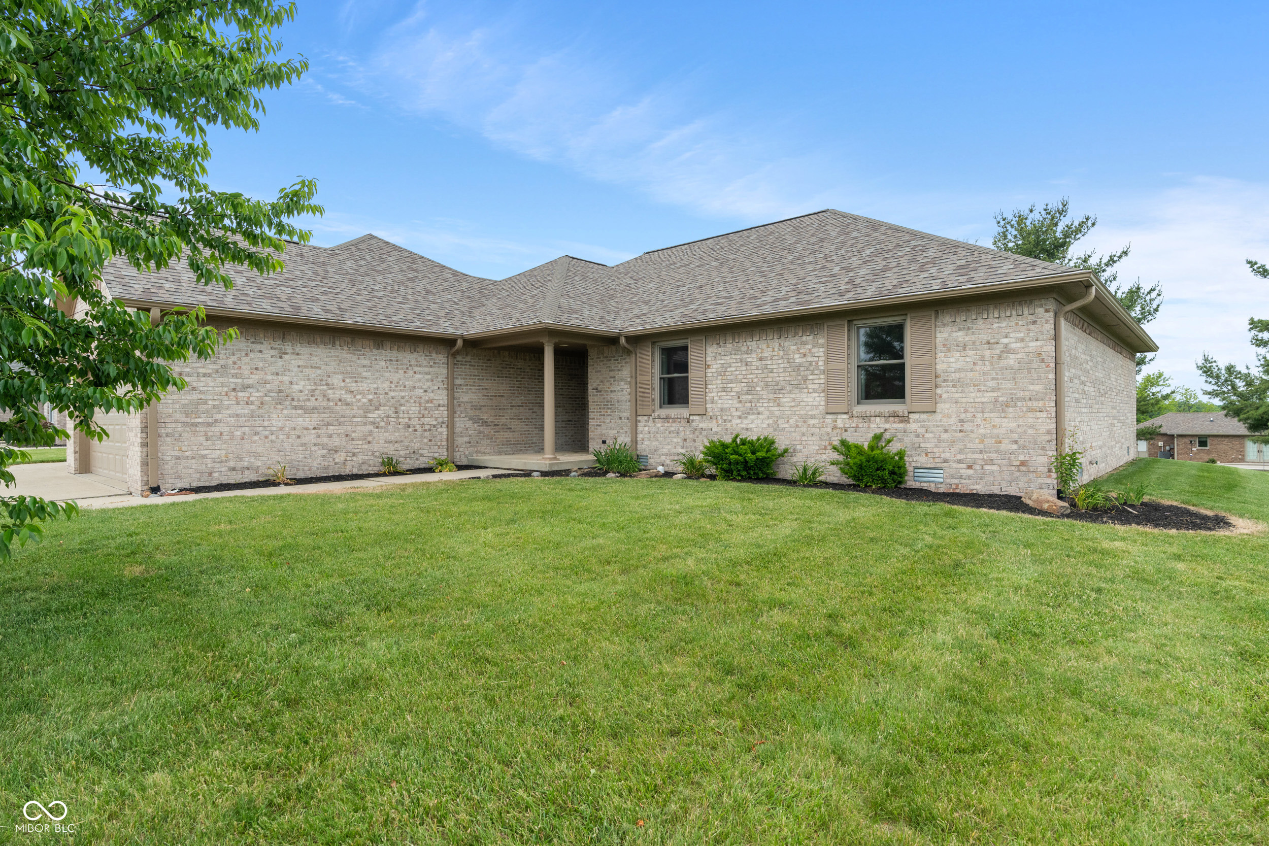 2422 Oak Drive