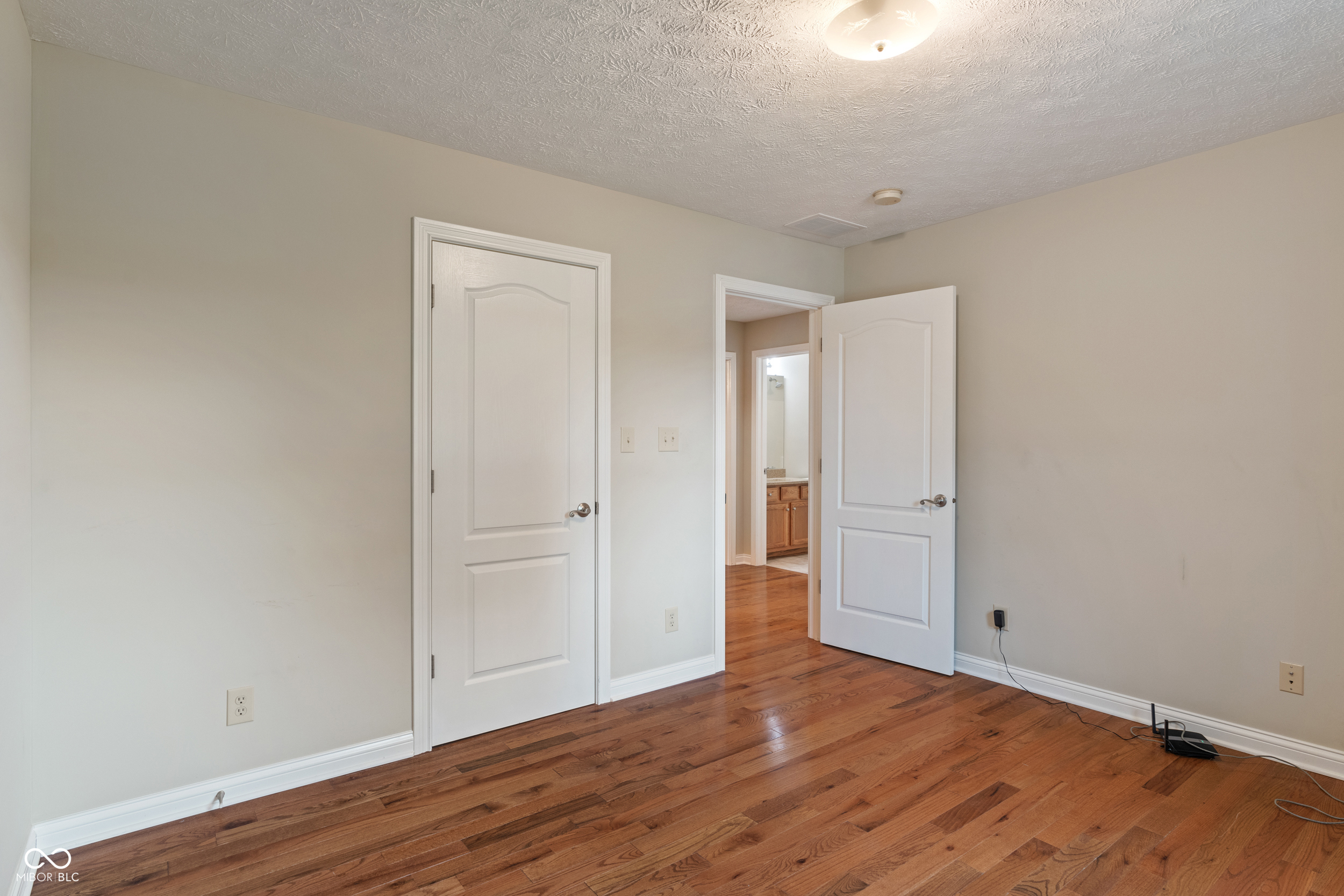 2422 Oak Drive