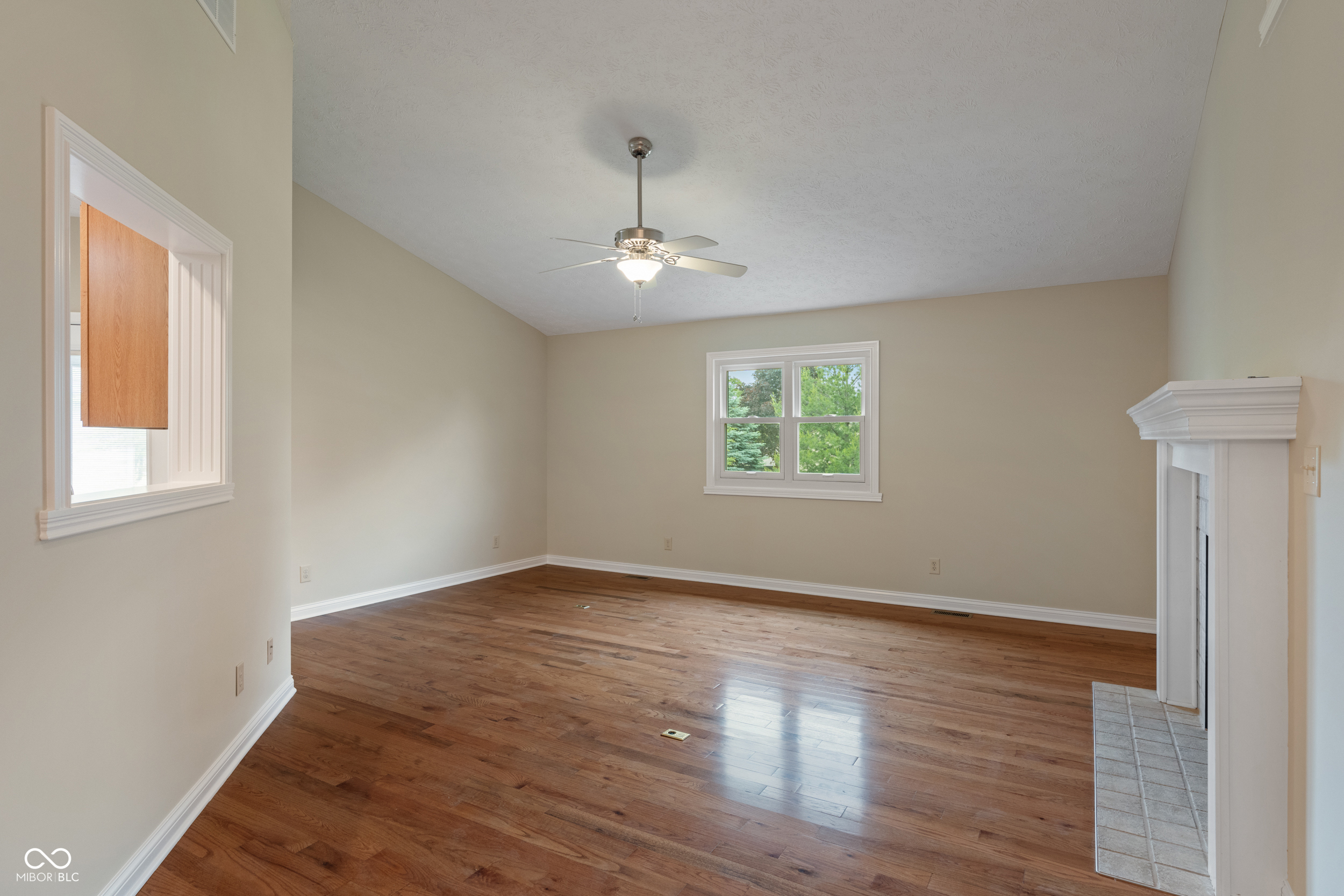 2422 Oak Drive