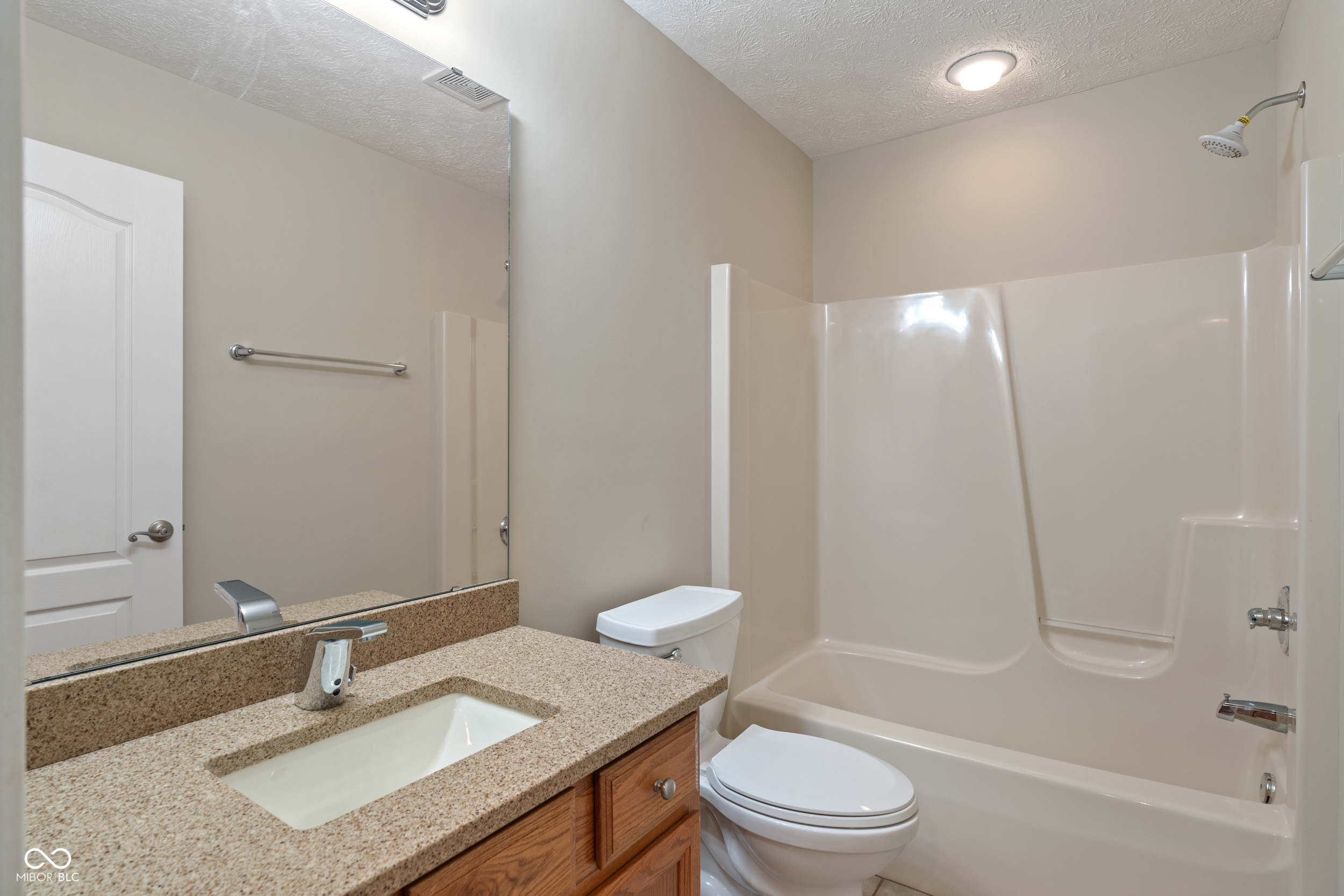 2422 Oak Drive