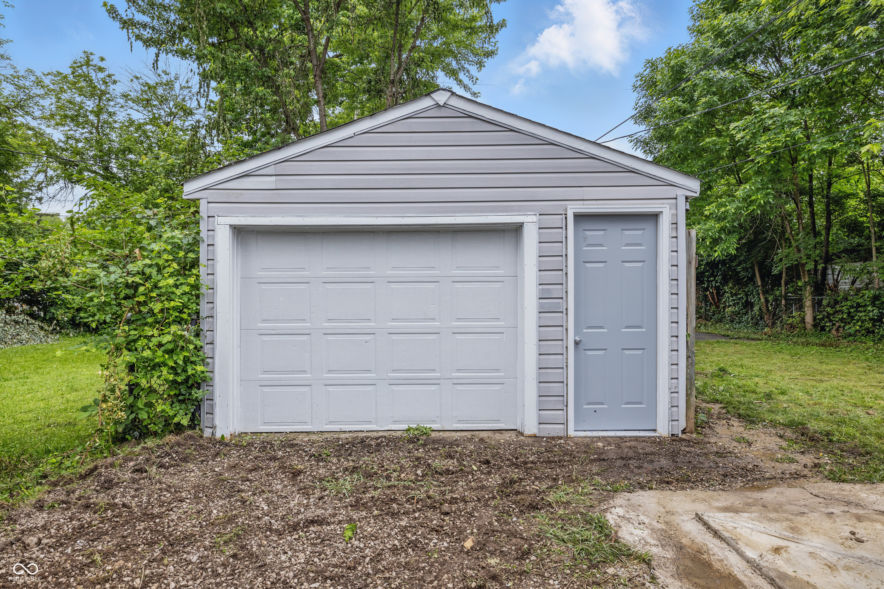 3334 N Chester Avenue