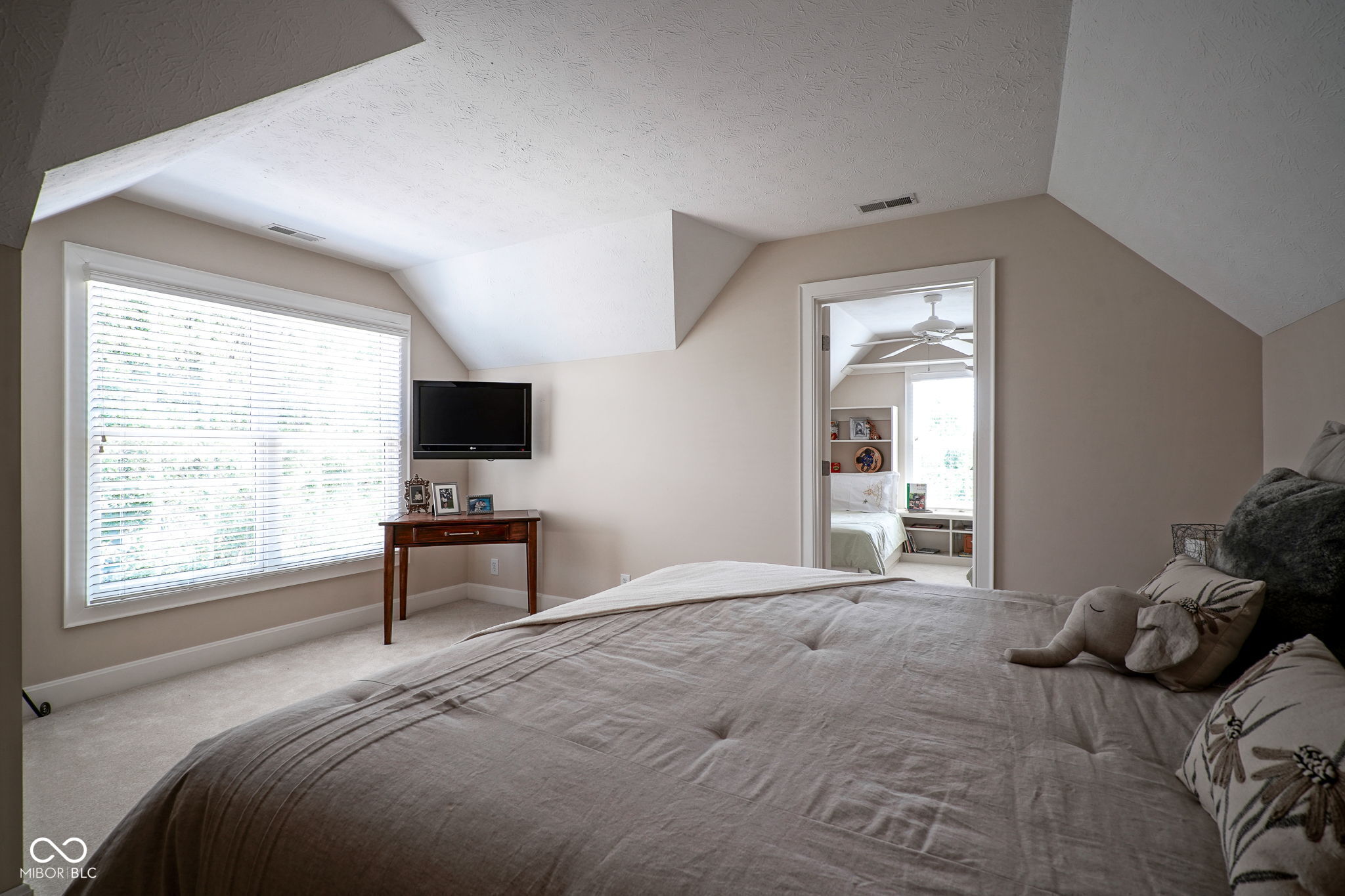 2223 Shaftesbury Road