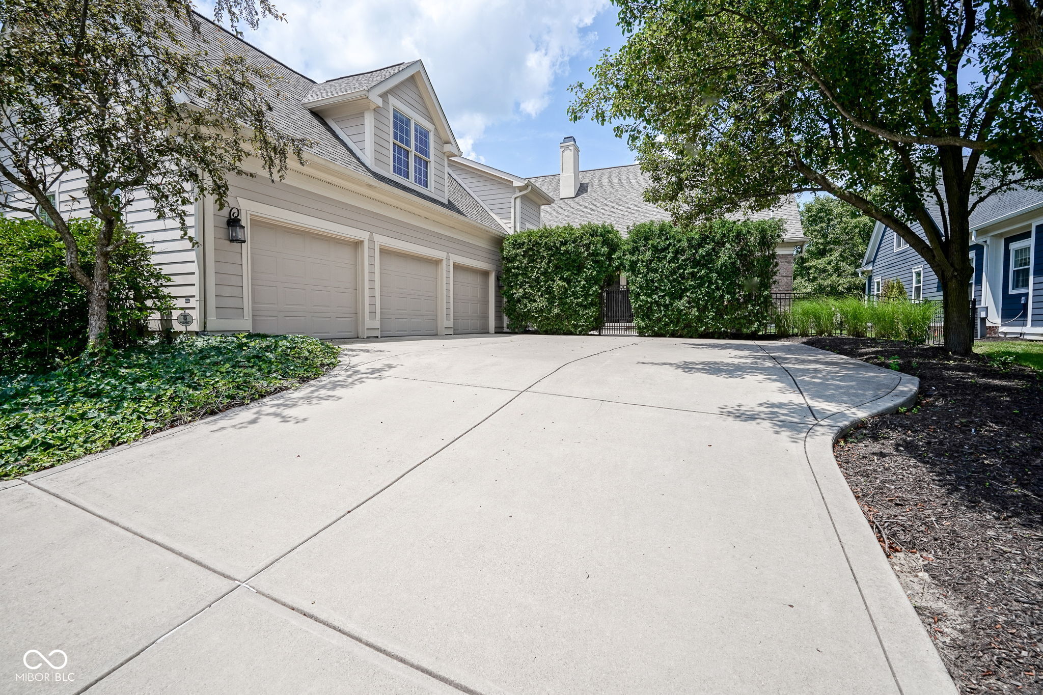 2223 Shaftesbury Road