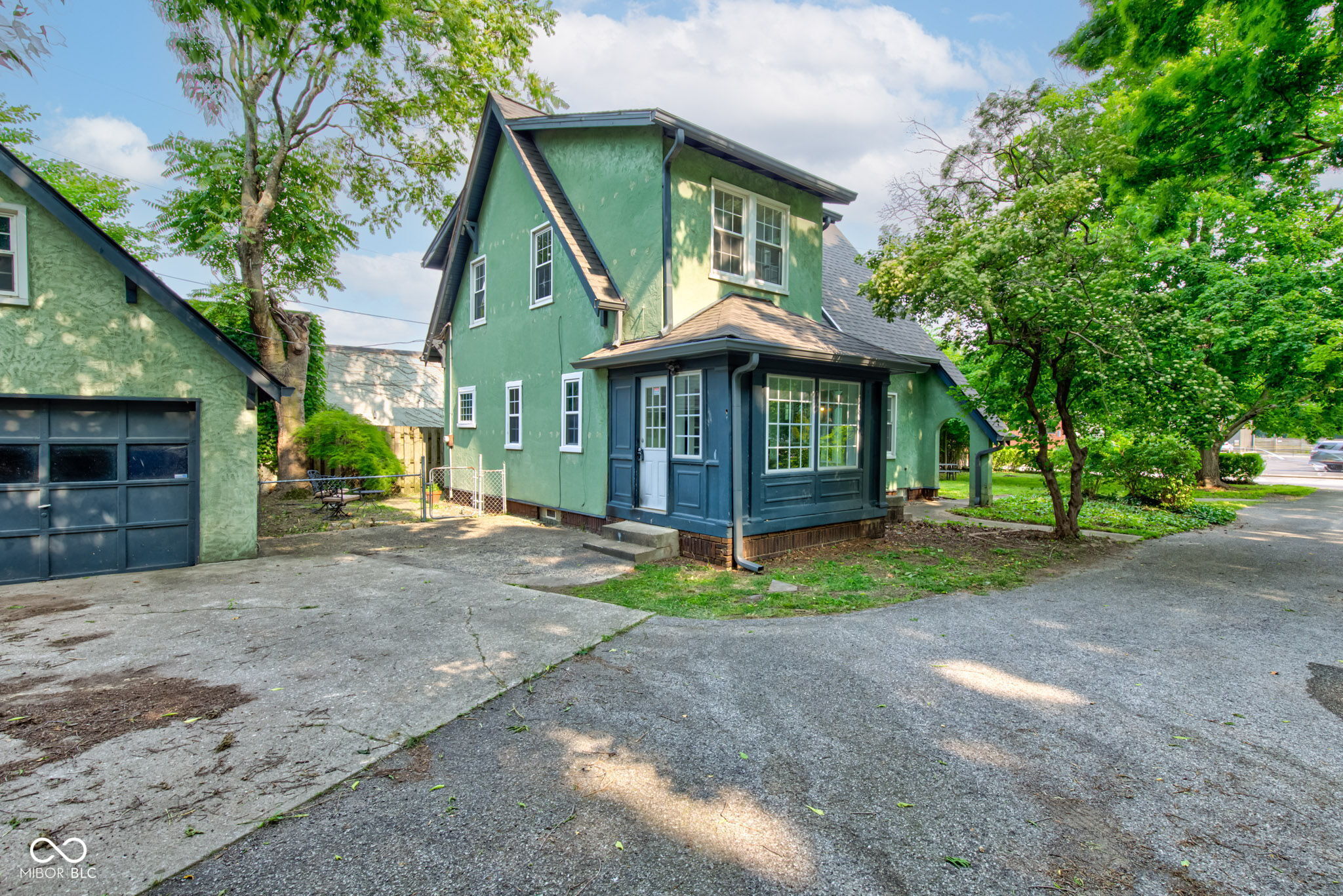 715 Kessler Blvd E Drive