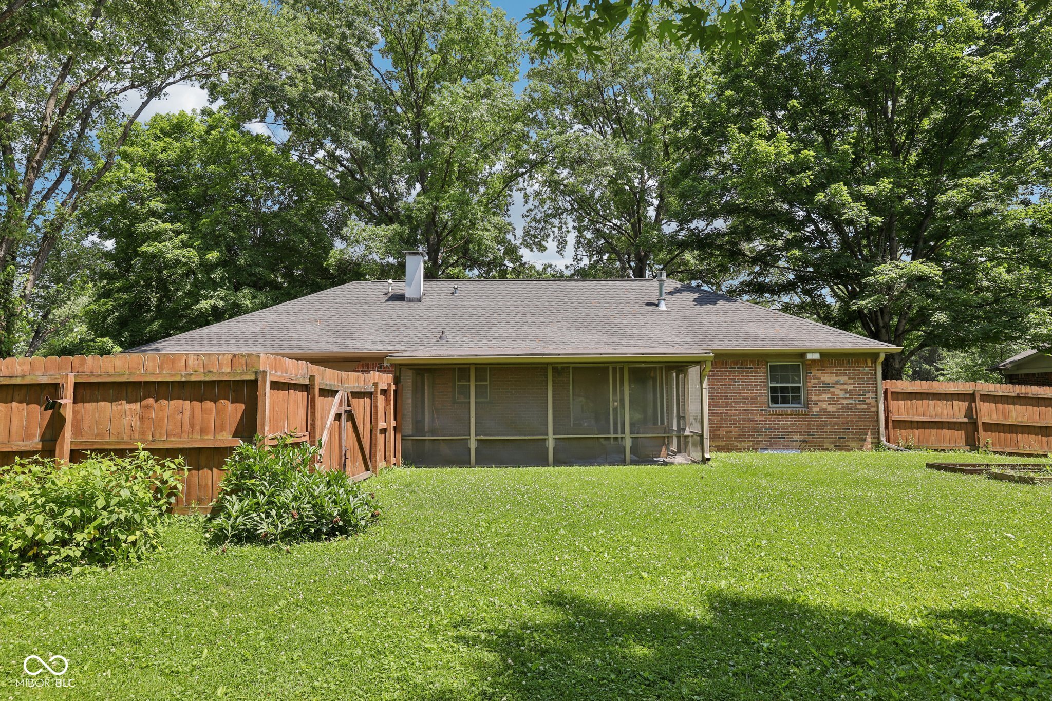9014 Holliday Drive