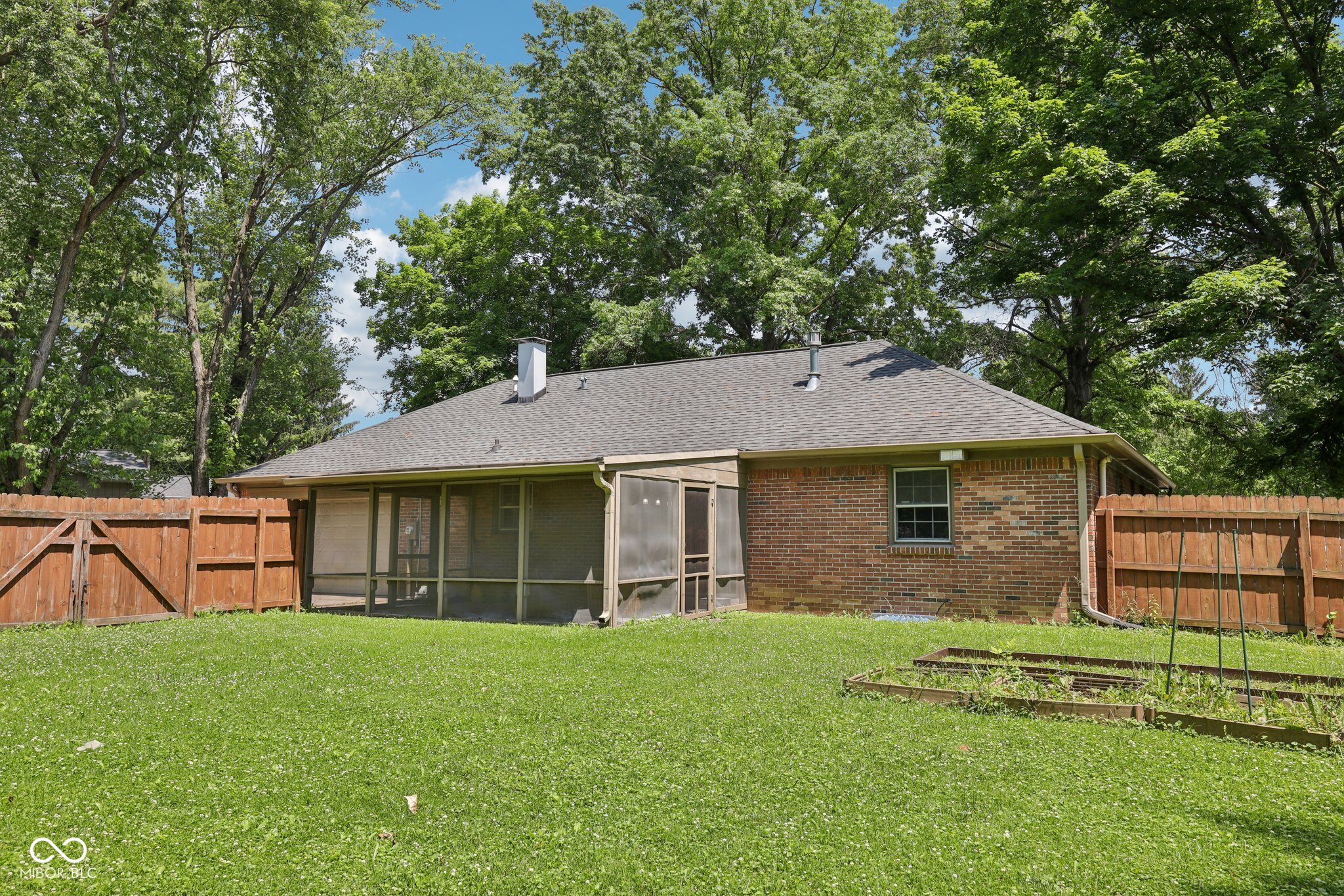 9014 Holliday Drive
