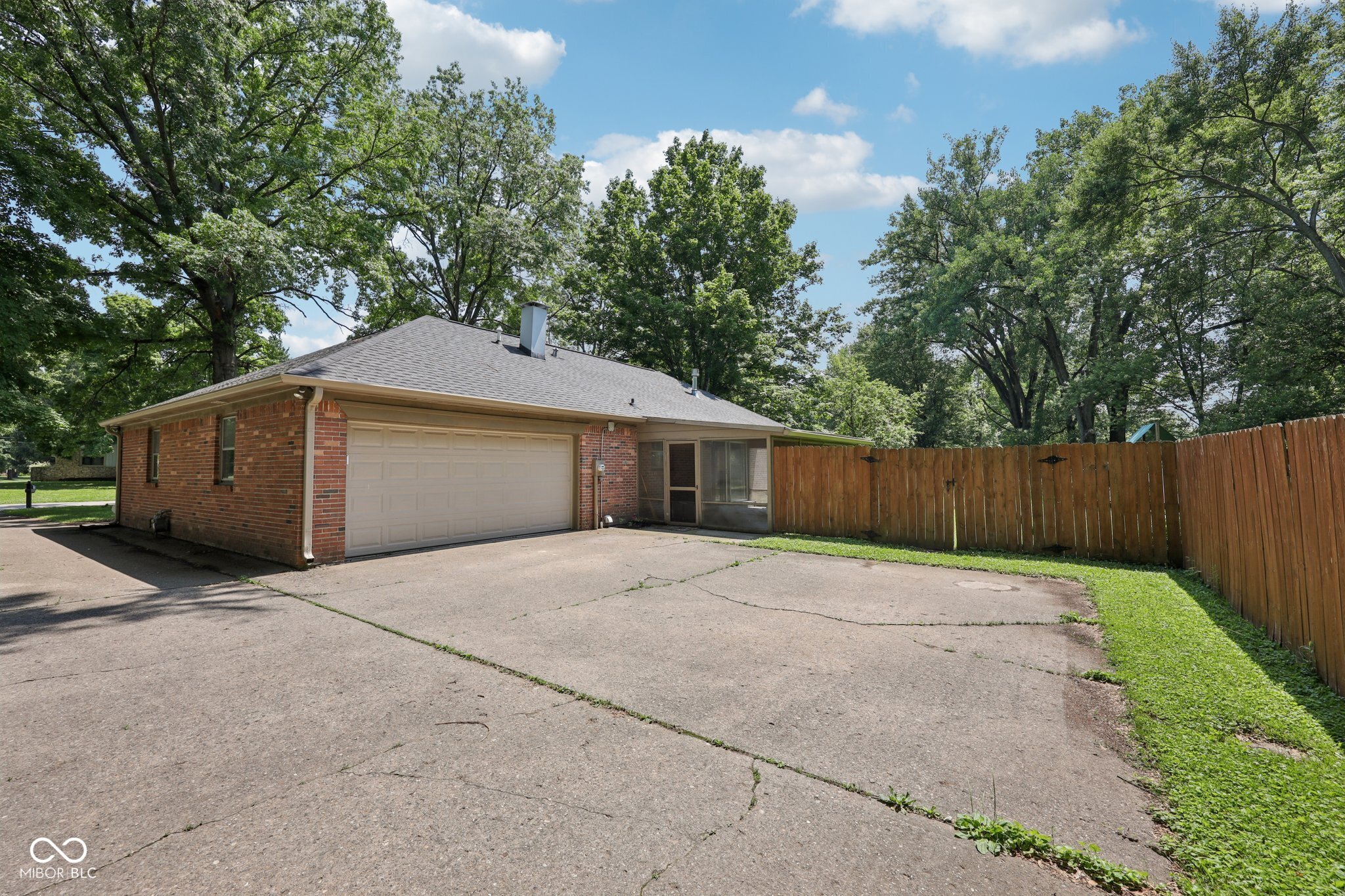 9014 Holliday Drive