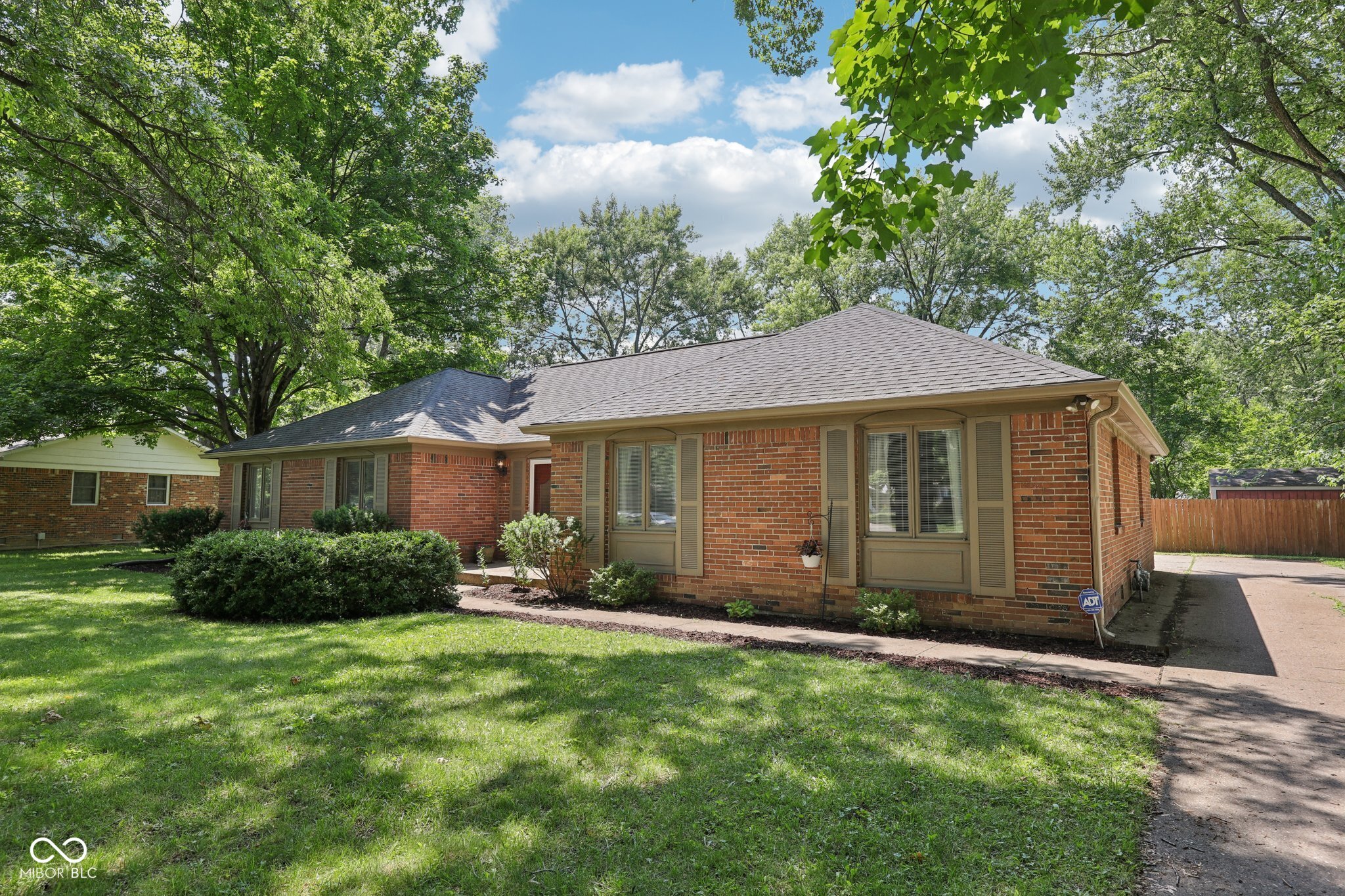 9014 Holliday Drive