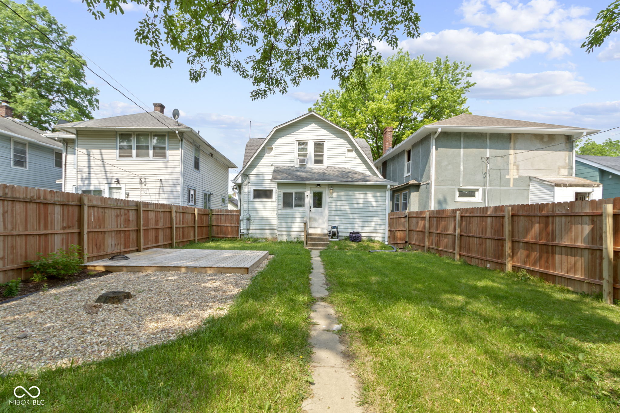 909 N Parker Avenue